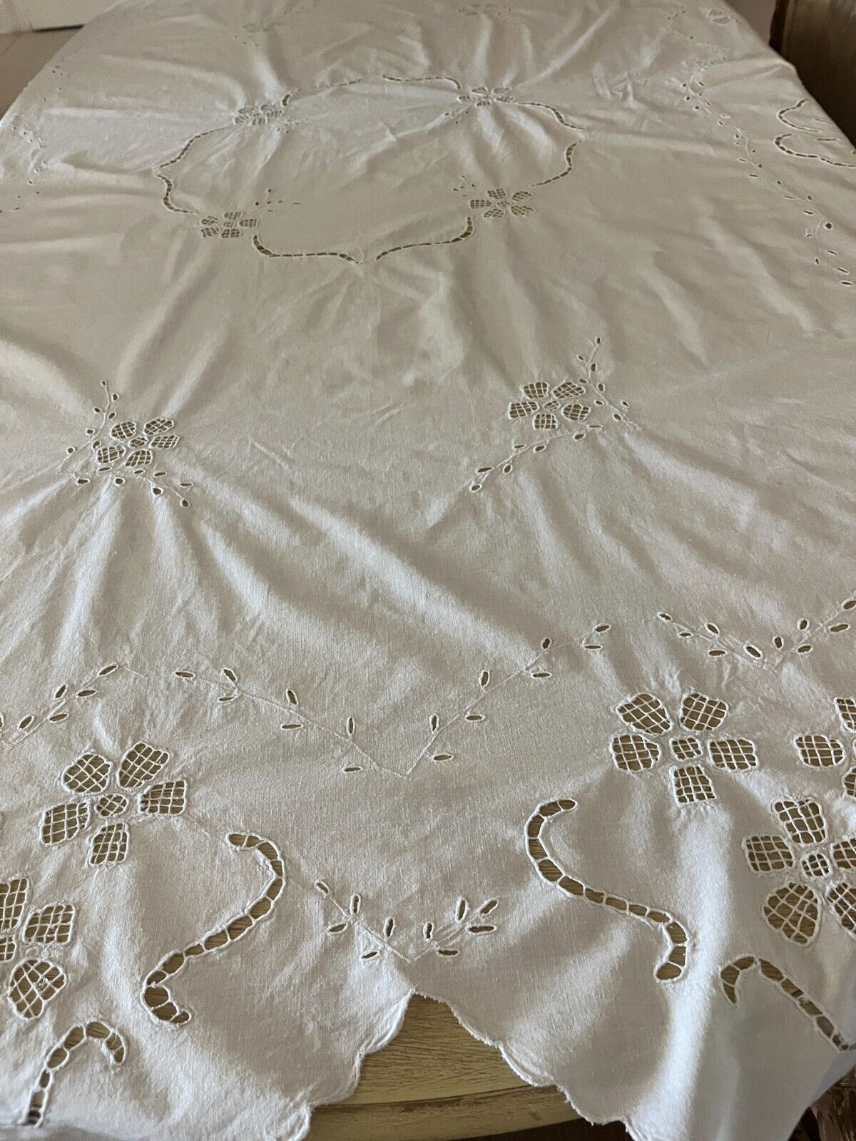 Vintage White Floral Cotton Eyelet Embroidered & Pull Work Tablecloth  83\