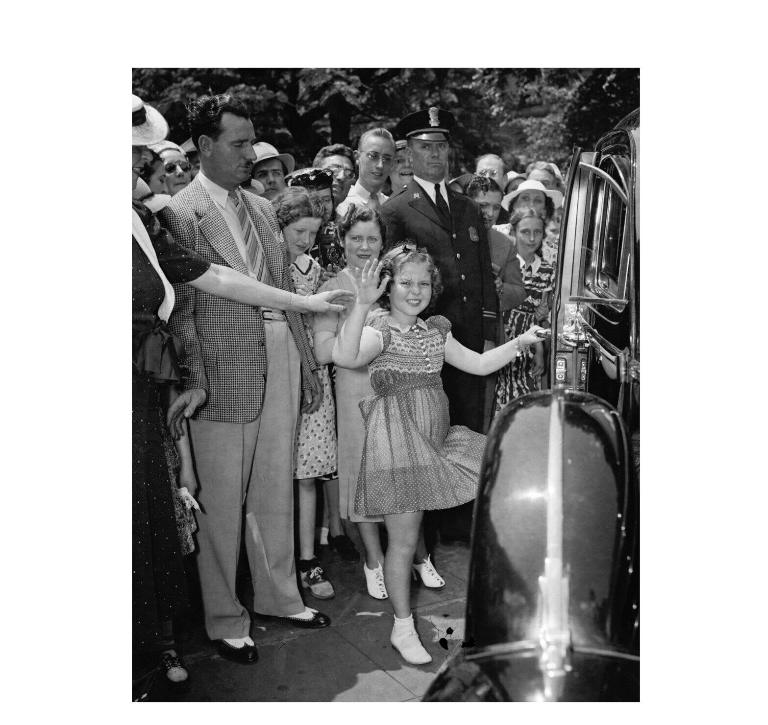 8x10 Glossy B&W Art Print Shirley Temple leaving the White House 1938