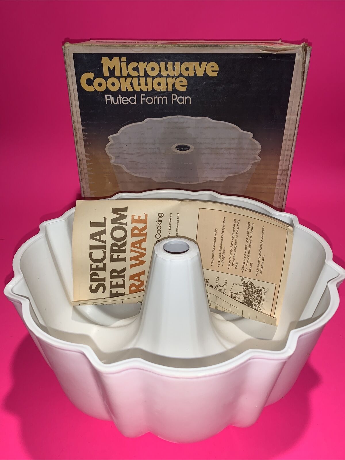 Vintage Tara Ware NonStick 10 Cup Fluted Bundt Baking Pan Microwavable Cookware