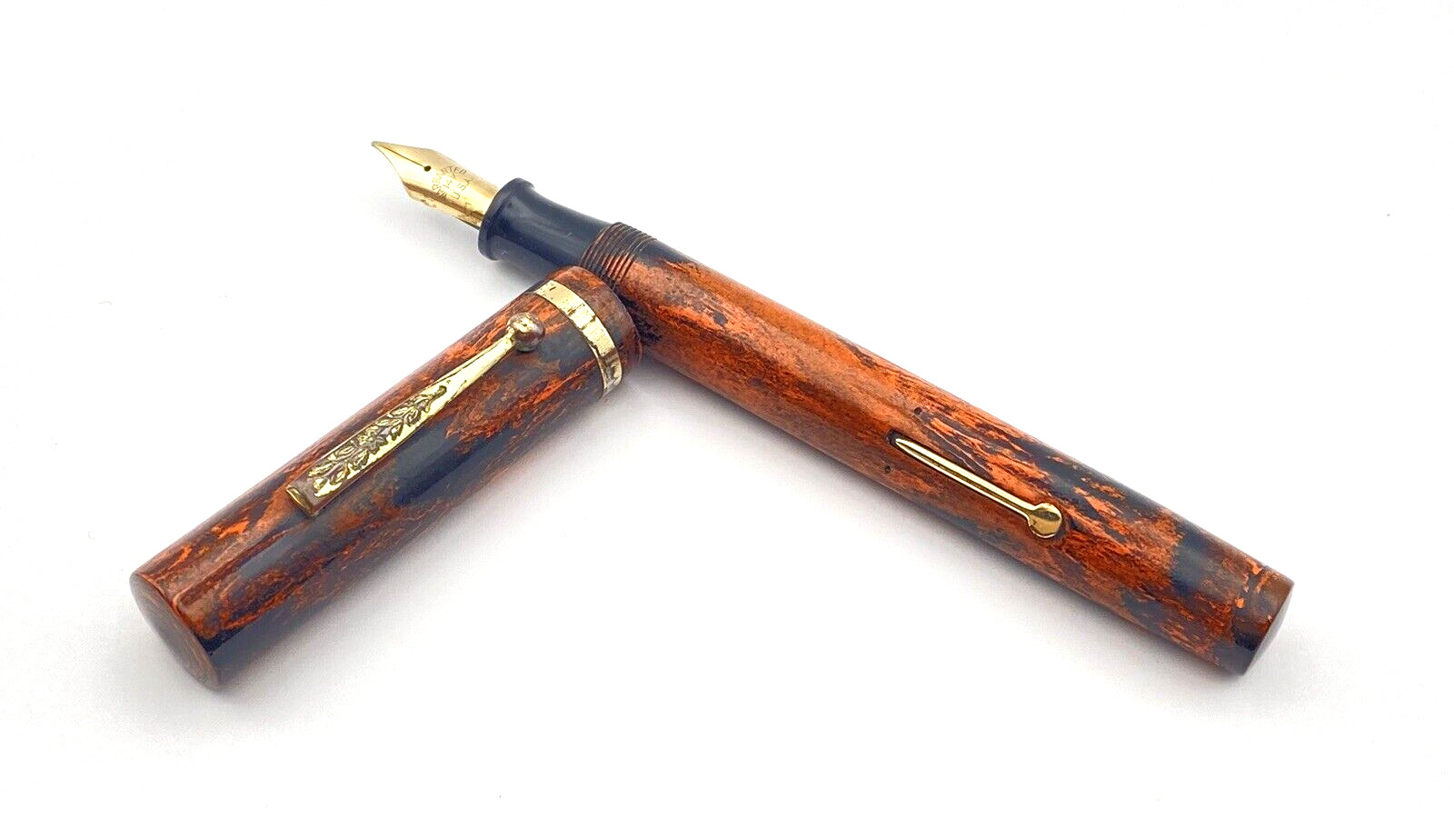 LINCOLN OVERSIZE FOUNTAIN PEN IN RED MOTTLED SPRINGY 14K MEDIUM NIB MADE IN USA