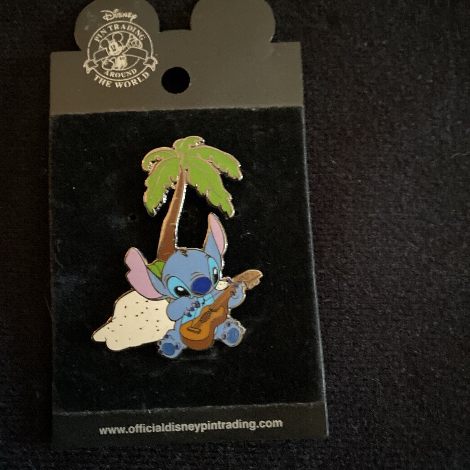 Disney Pin Vintage - Stitch under Palm Tree playing the Guitar - From 2002