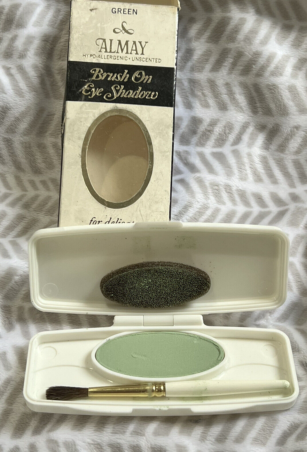 VINTAGE COLLECTIBLE ALMAY BRUSH ON EYE SHADOW GREEN NEW