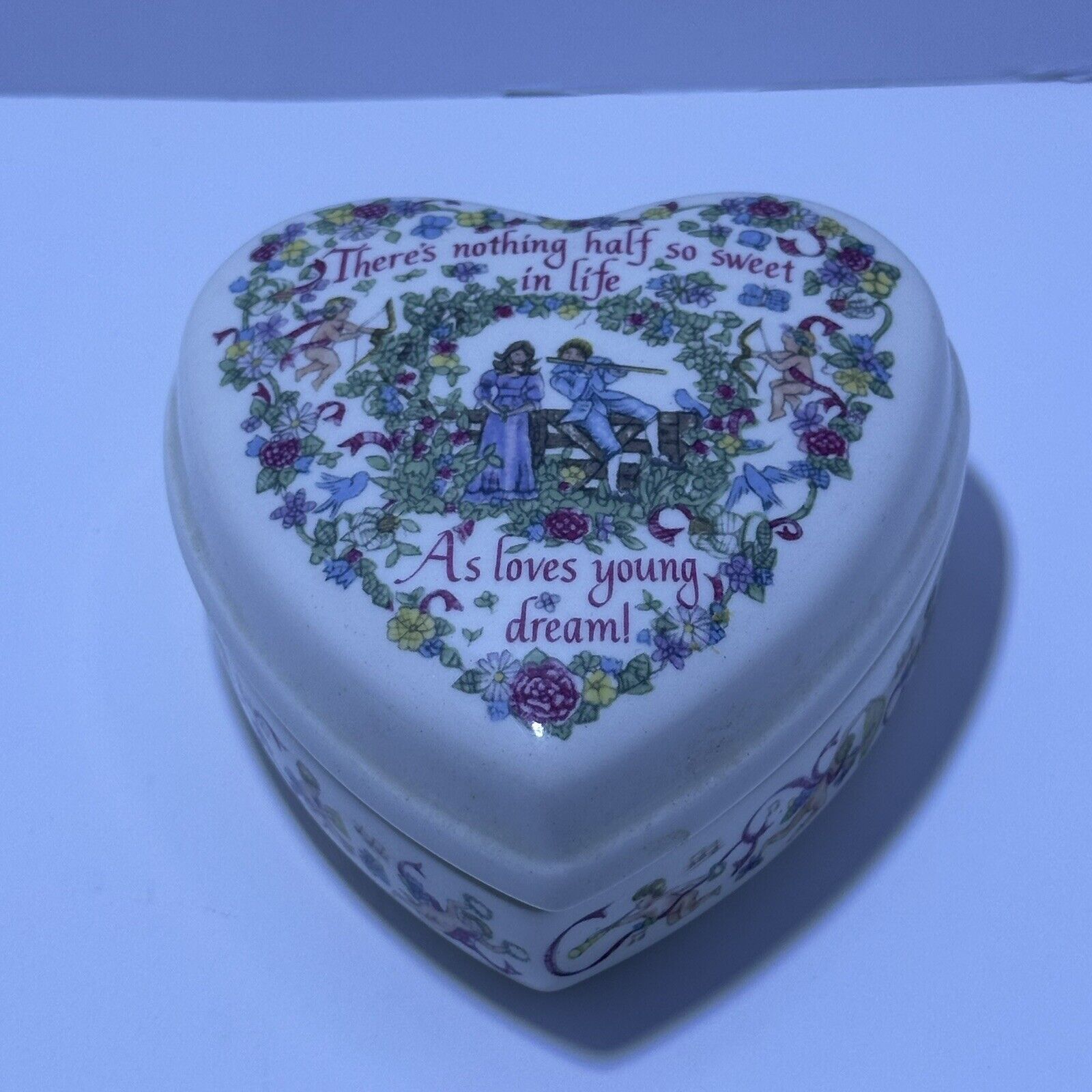 Wedgwood 1981 Valentine\'s Day Heart Trinket Box In Excellent Cond