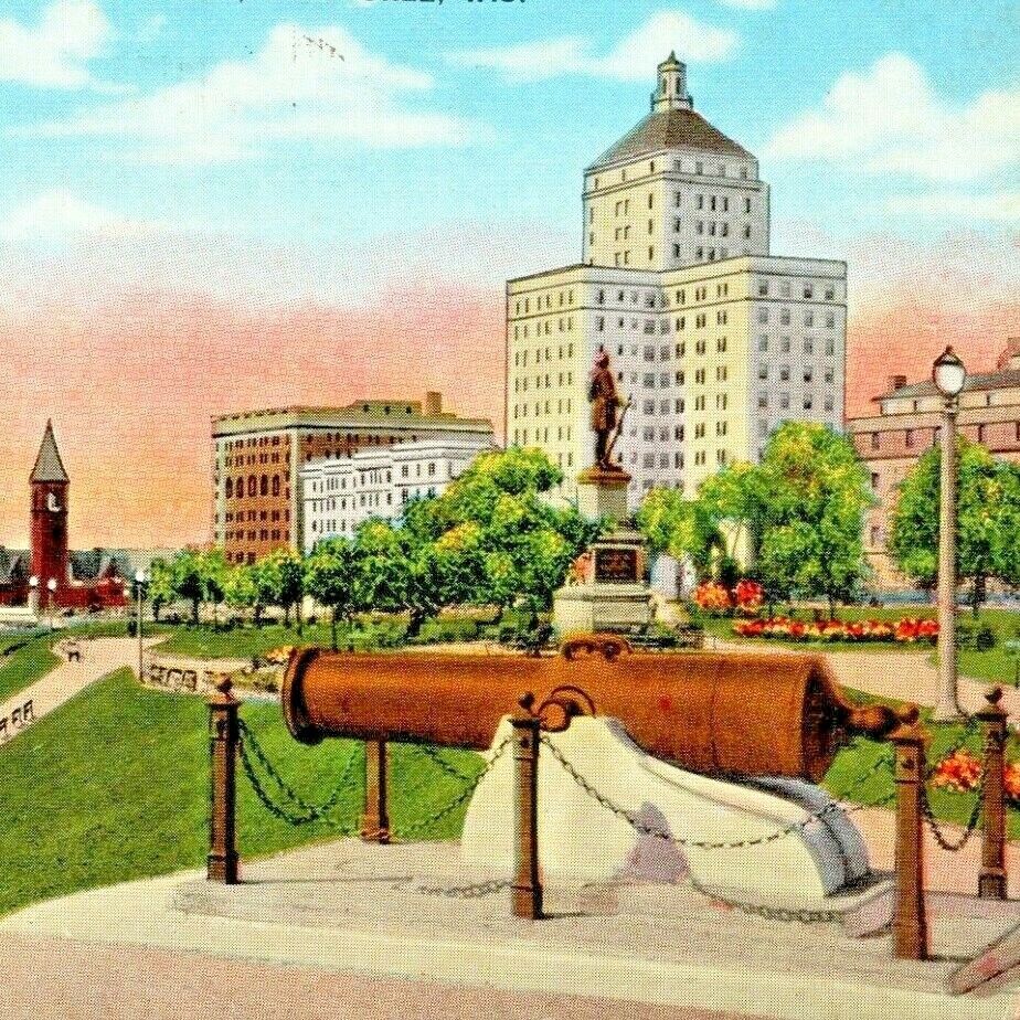 C.1940s Milwaukee, WI. Juneau Park View Showing Monument RR Track Canon Postcard