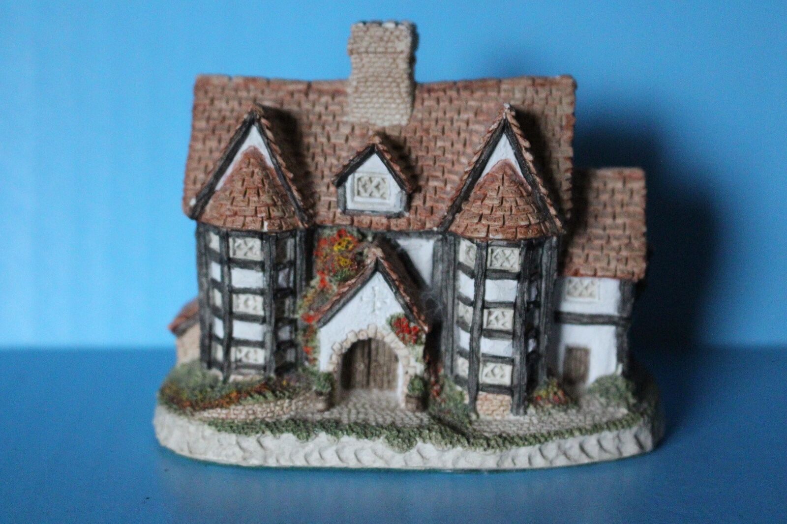 SHIREHALL BY DAVID WINTER HAND MADE AND HAND PAINTED GREAT HAMPSHIRE BRITAIN1985
