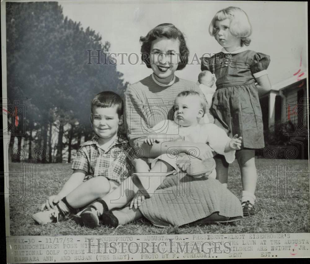 1952 Press Photo Mrs. John Eisenhower with her children at Augusta golf course