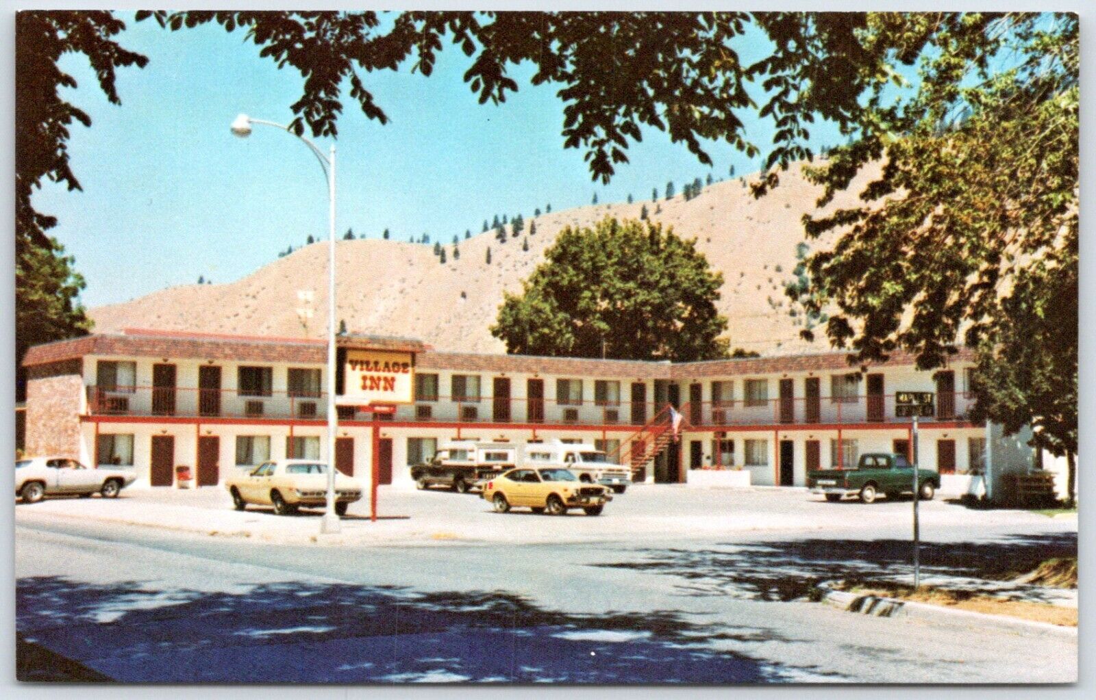 Postcard WA Cashmere Washington Village Inn Motel Toyota Corolla 1976? B30
