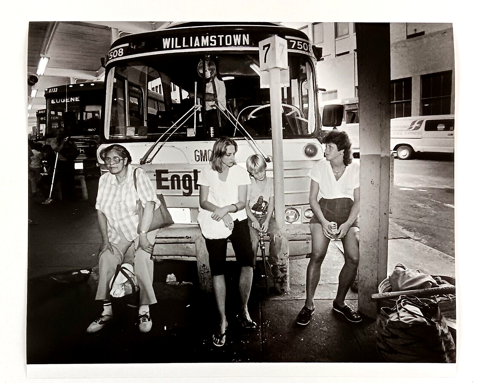 1983 Boston Massachusetts Greyhound Bus Terminal Passengers MA VTG Press Photo
