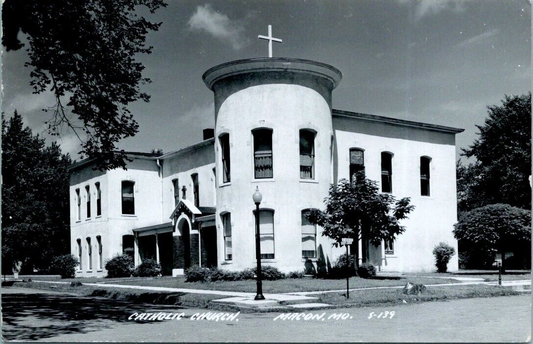 RPPC POSTCARD  MACON MISSOURI  CATHOLIC CHURCH  1954