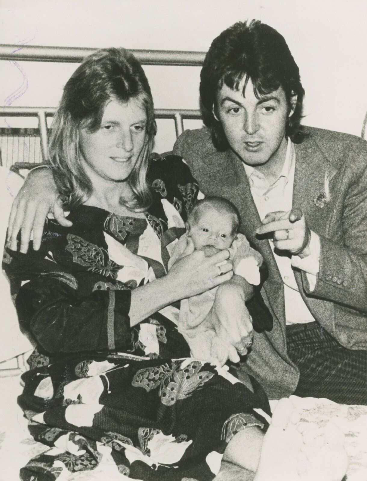 English Singer Paul And Linda  McCartney  Family  A2085 A20 Original  Photo