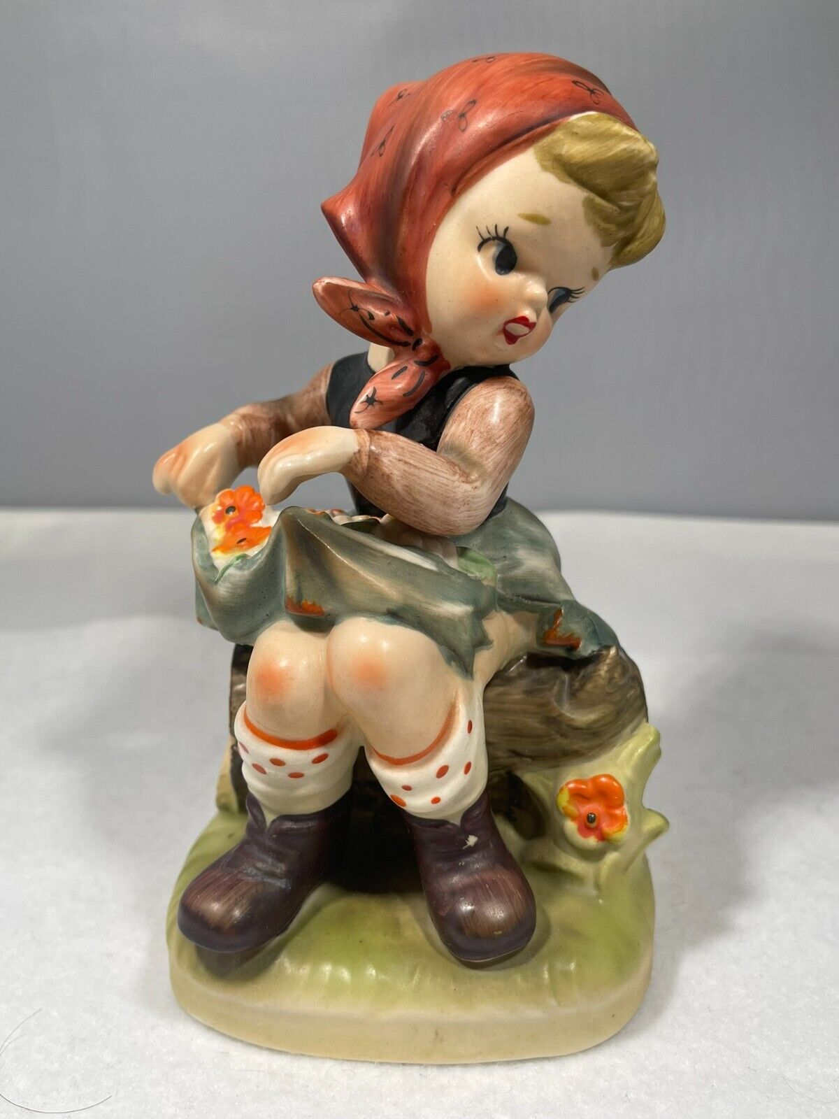 NAPCOWARE Vintage Ceramic Figurine #C7363 Japan Young Girl with Flowers