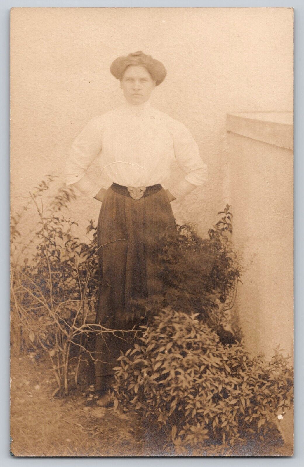 Postcard RPPC 1900s Stern Looking Woman Posing In Garden Portrait 1904-1918 Era