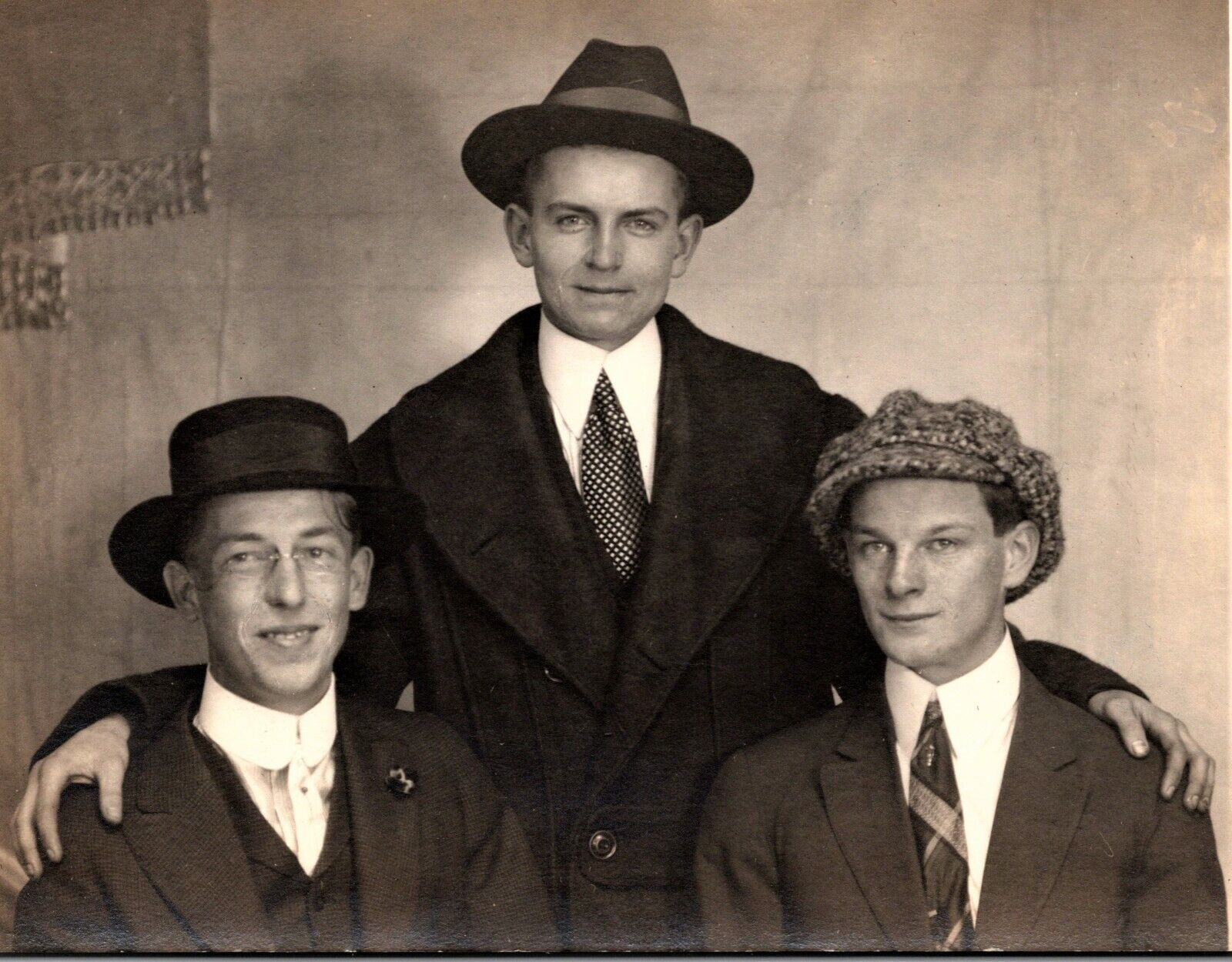 THREE SMILING MEN : WEARING GREAT HATS : FASHIONABLE : RPPC : (1904-1918)