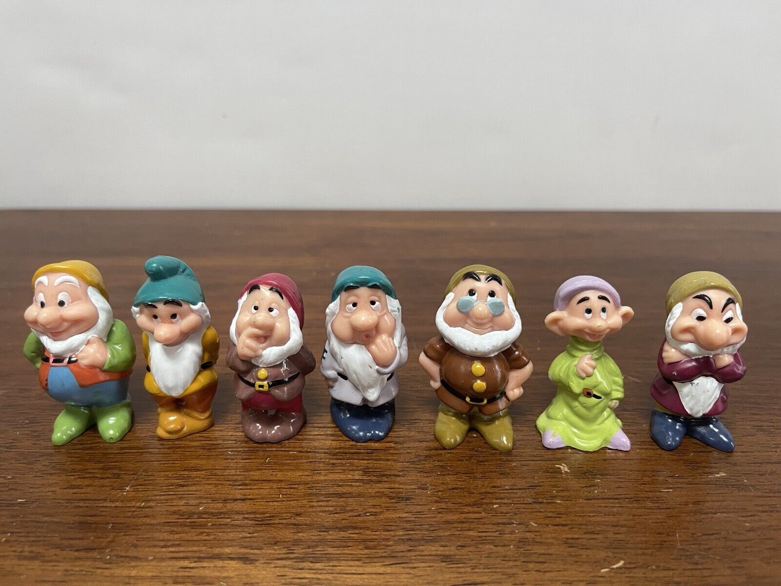 Disney\'s Snow White & The Seven Dwarfs Small Plastic Figurines 1\