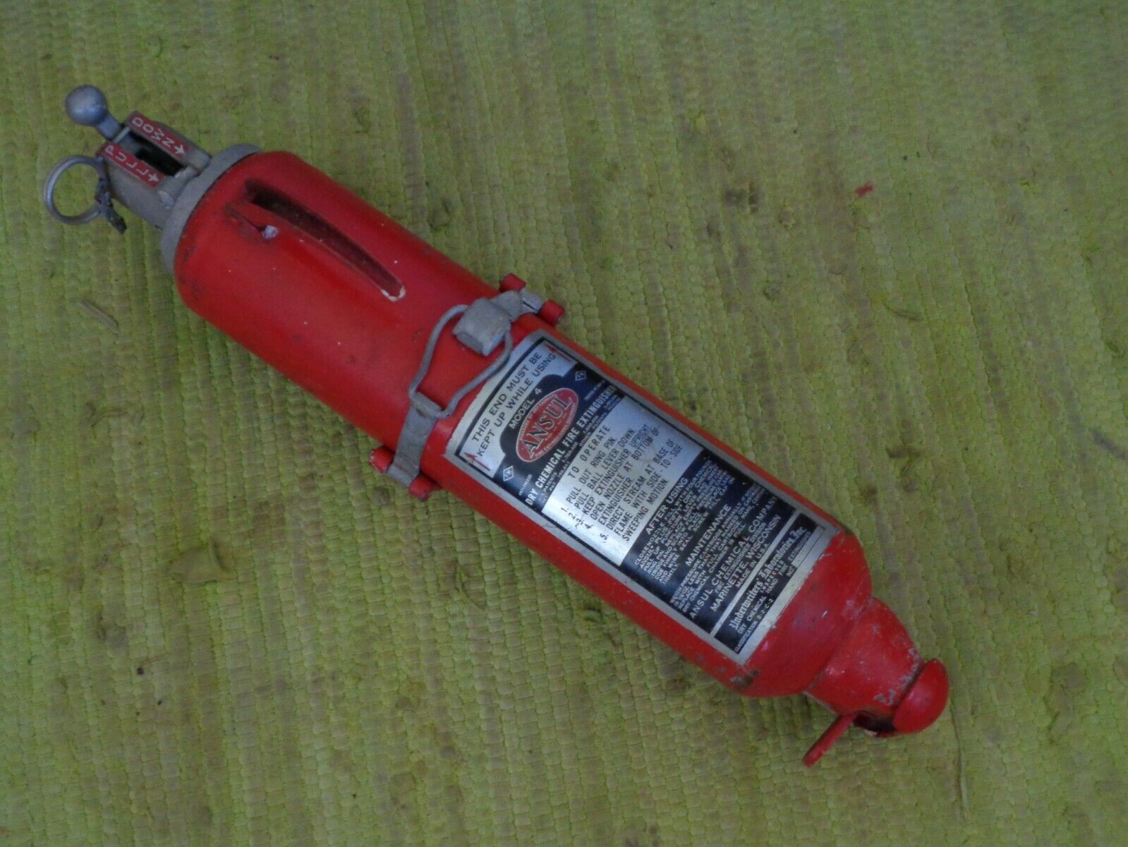 EMPTY Vintage Ansul Model 4 FIRE EXTINGUISHER w/Bracket Dry Chemical B-2 C-2
