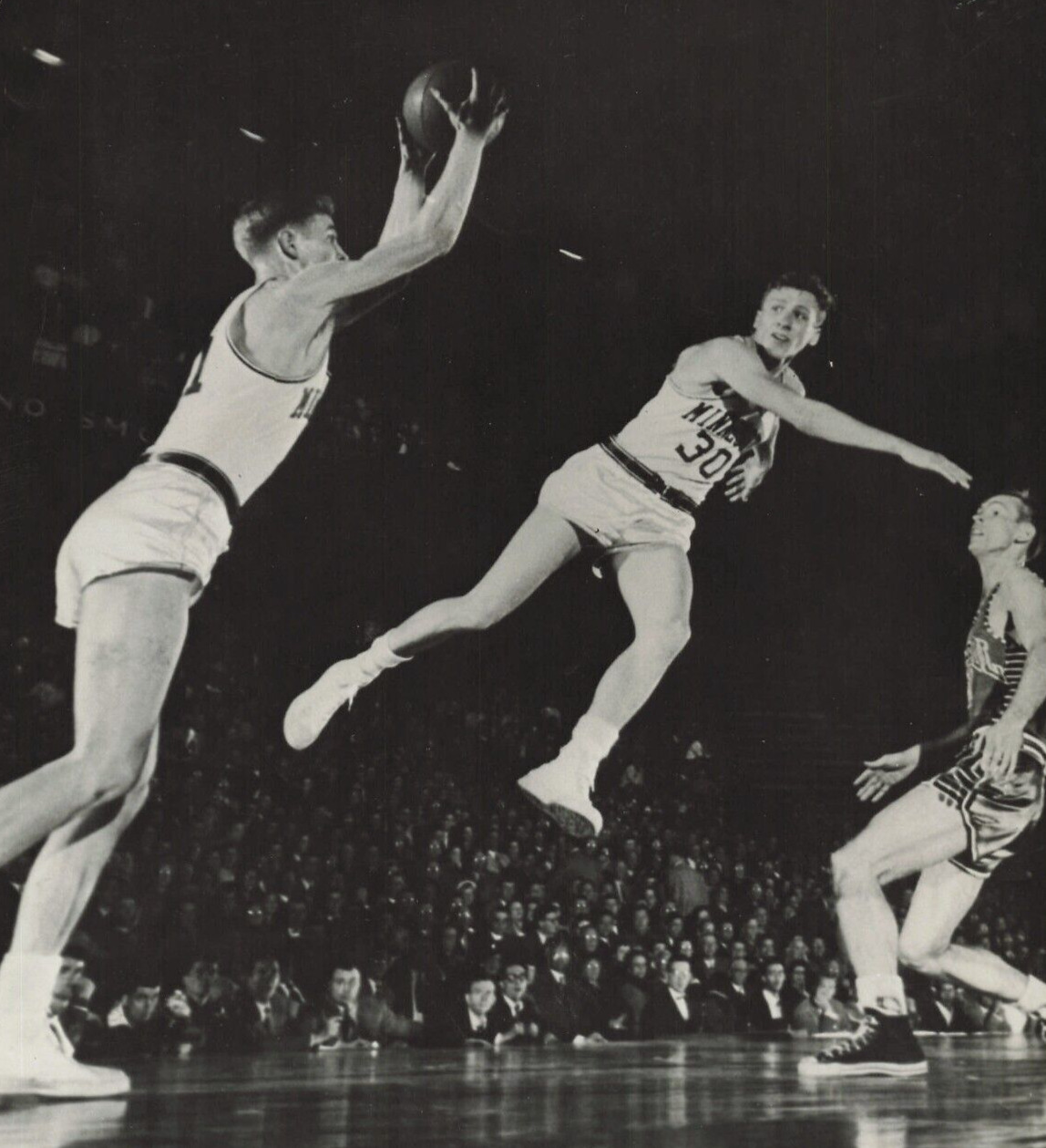 College Basketball 1952 Press Photo 8x10 University of Minneapolis De Paul P129b