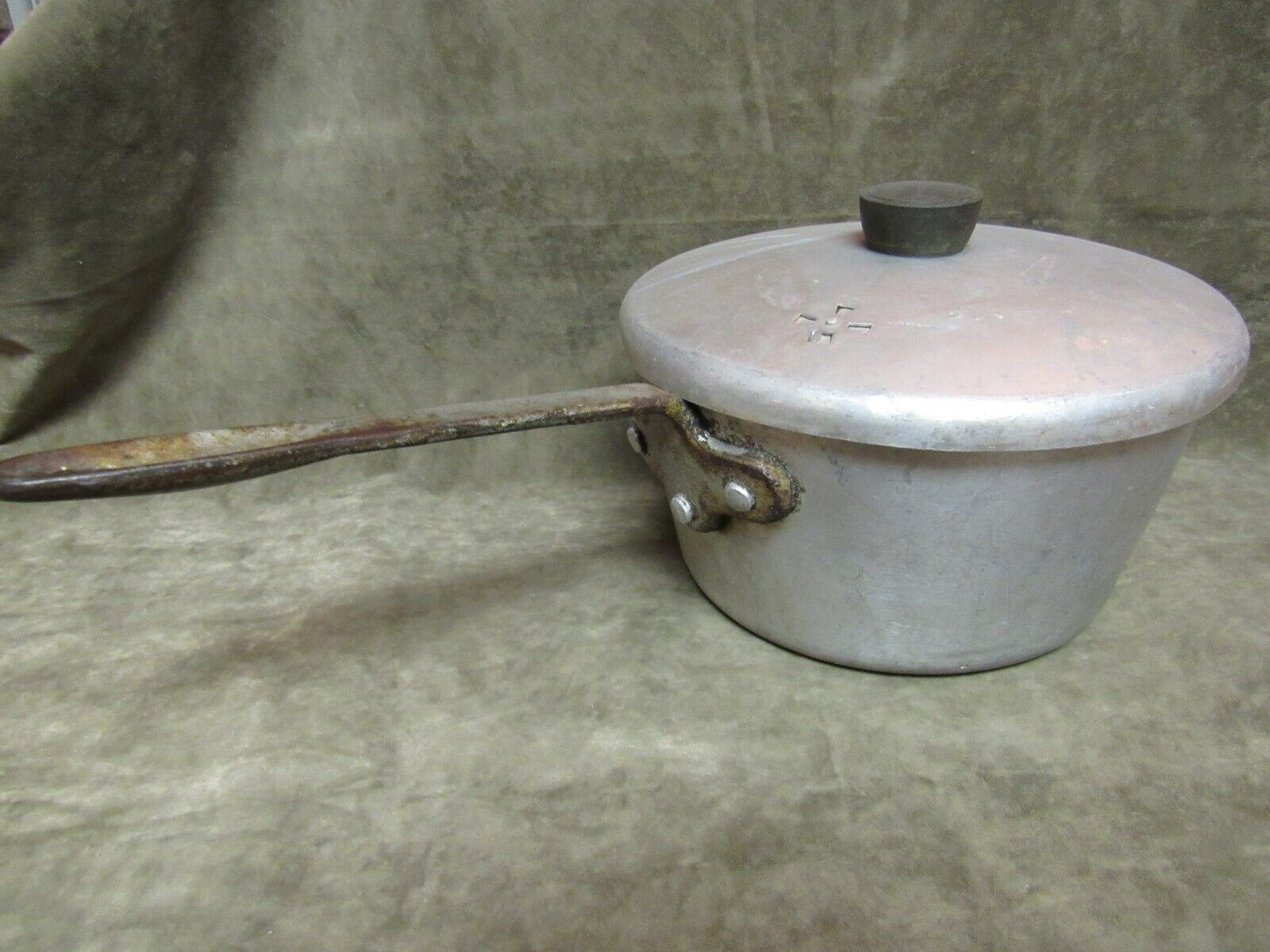 Vintage 1940\'s Eagleware Aluminum Metal Large Handled Pot/Pan with Cover