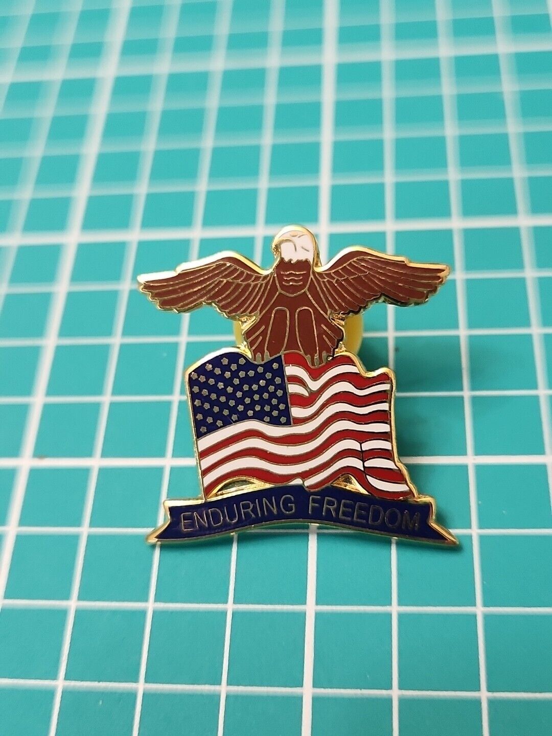 Vtg United States Flag 🇺🇸 Enduring Freedom Gold Tone Lapel Pin 