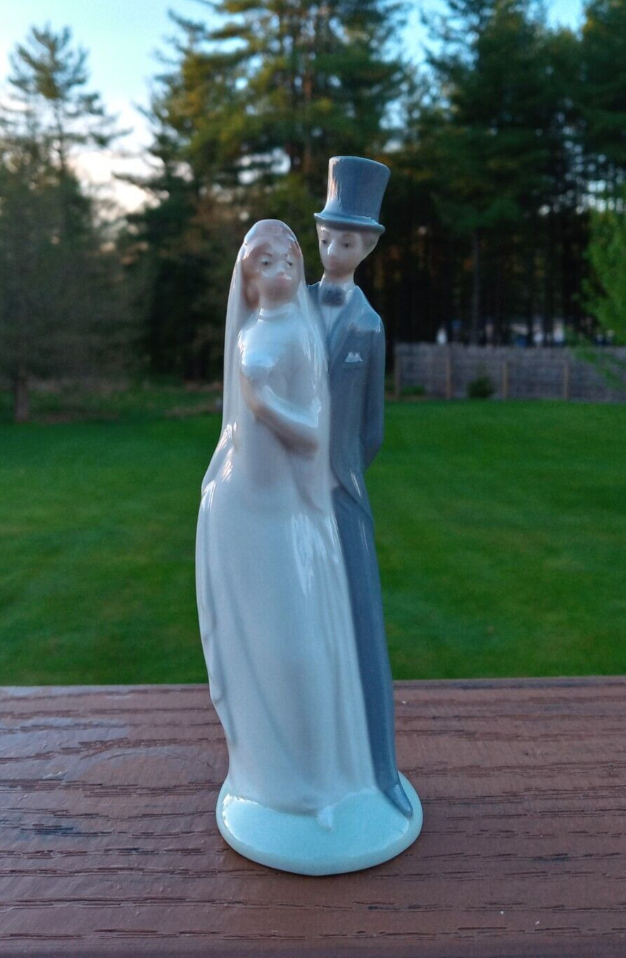 NAO by Lladro Bride and Groom Cake Topper Figurine Just Married Stamped