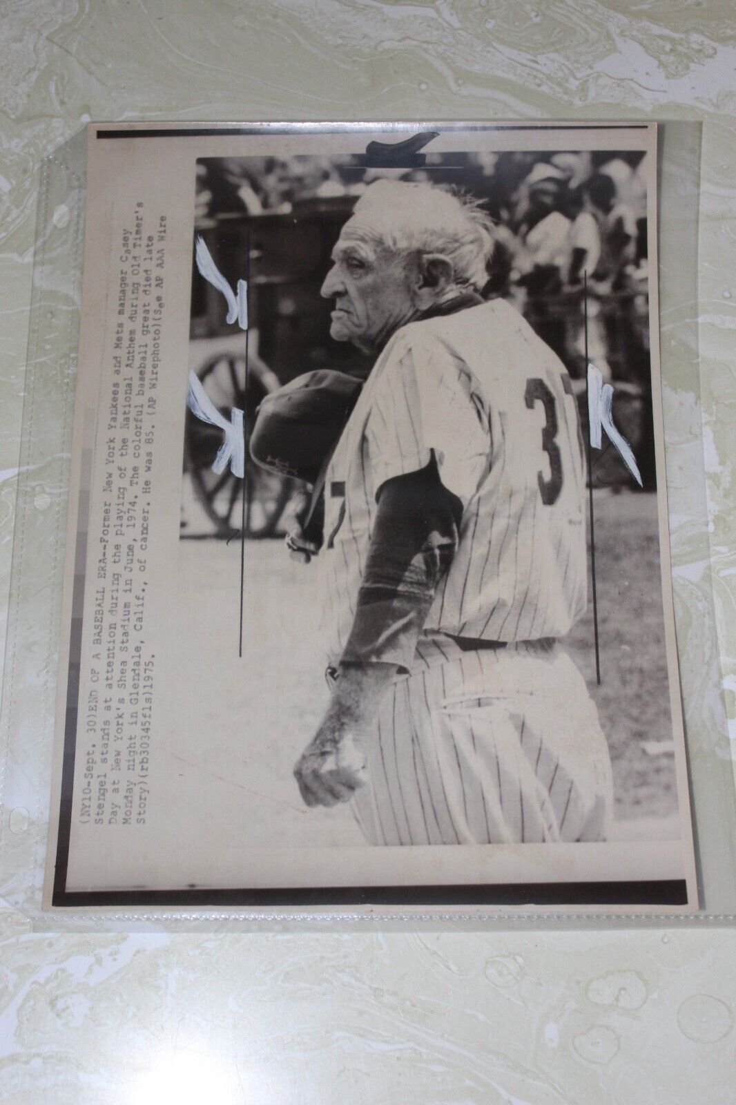 AS FOUND 1974 WIRE SERVICE PHOTO OF CASEY STENGEL AT OLD TIMERS DAY SHEA STADIUM