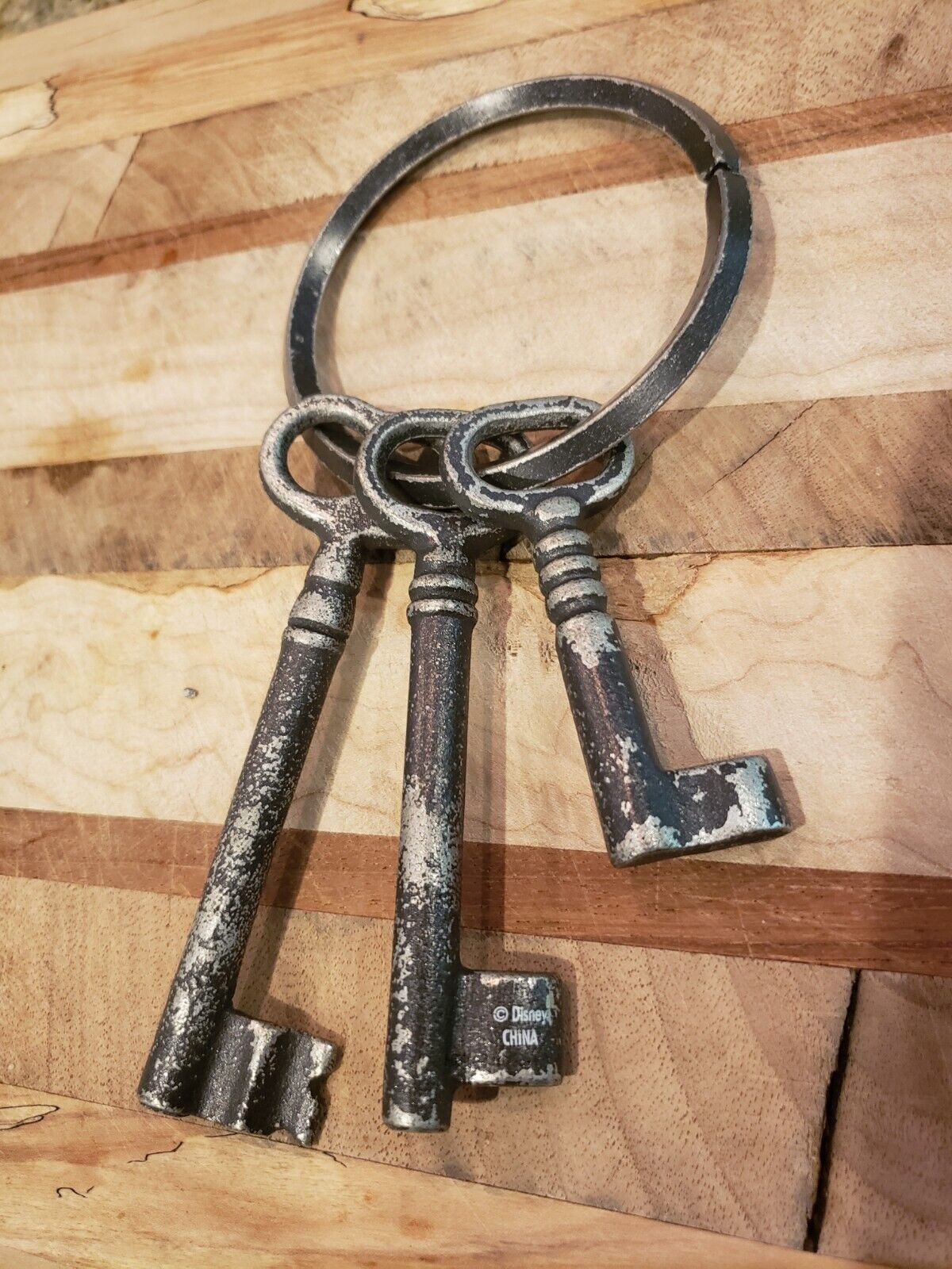 Disney PIRATES OF THE CARIBBEAN Heavy Metal Prop Keys Large