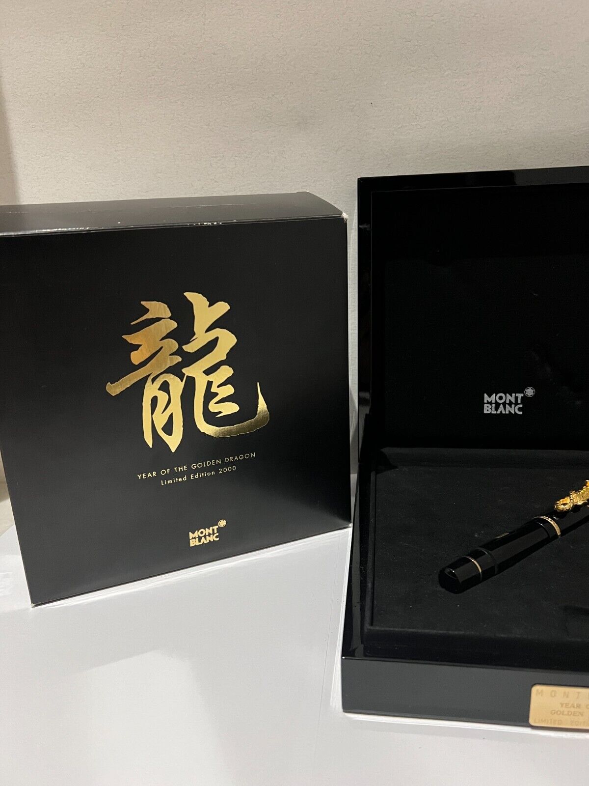 MontBlanc Year of the golden Dragon Fountain Pen # 1292/2000 - New(no paperwork)