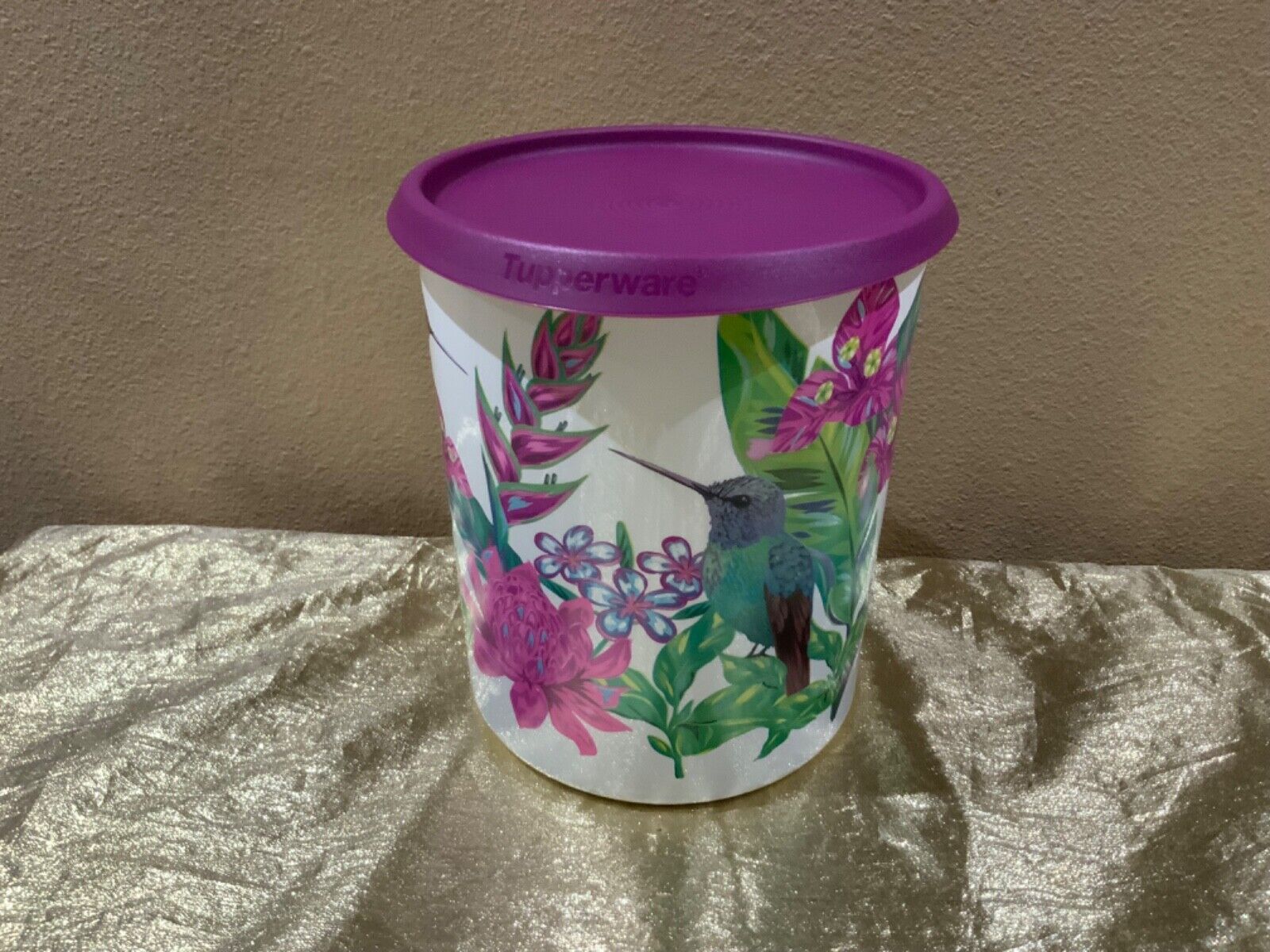 New Tupperware Beautiful One Touch “C” Canister 3.1L Hummingbird