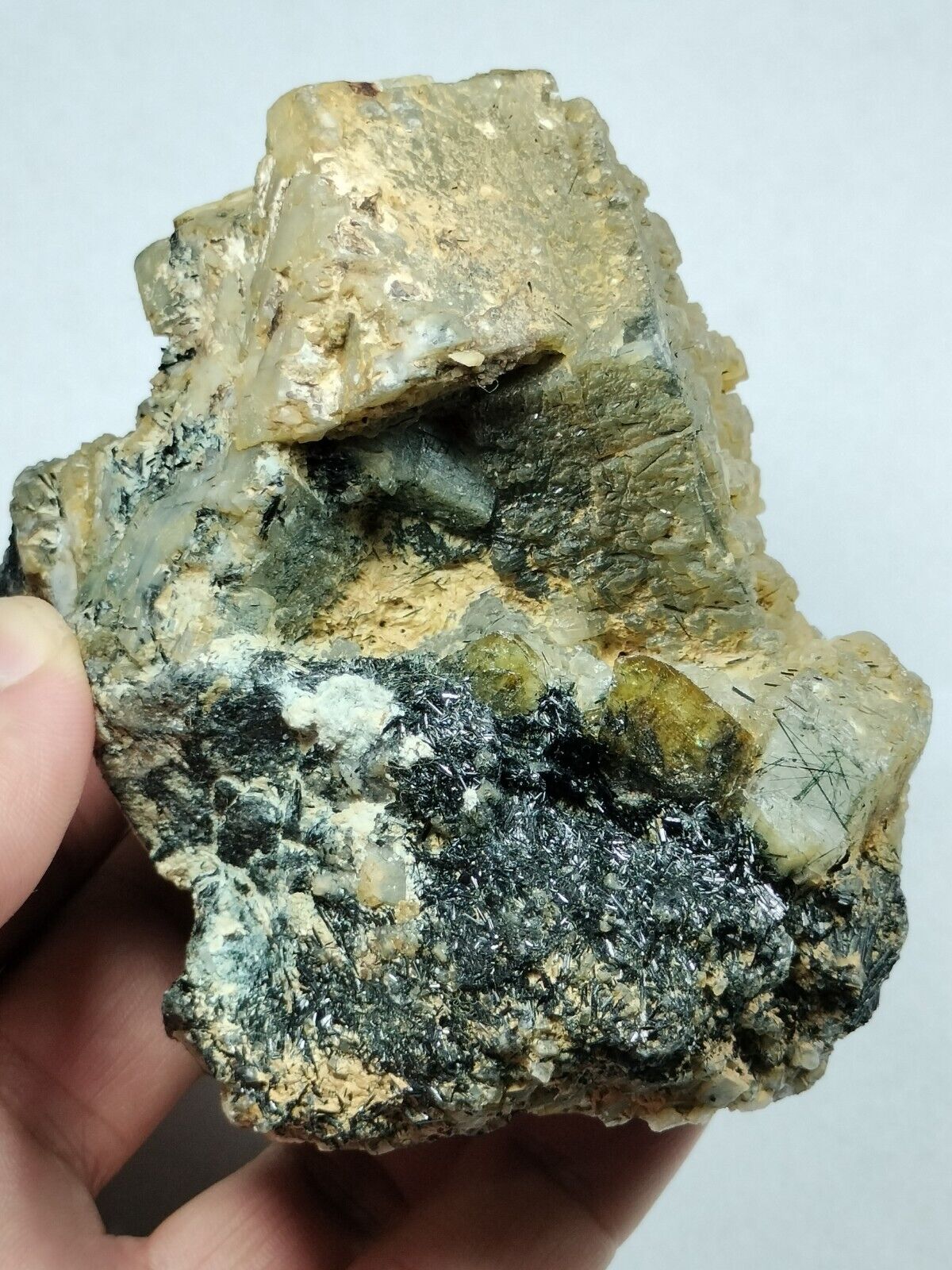 Aegirine & Riebeckite included Quartz crystal combine with Titanite/Sphene \