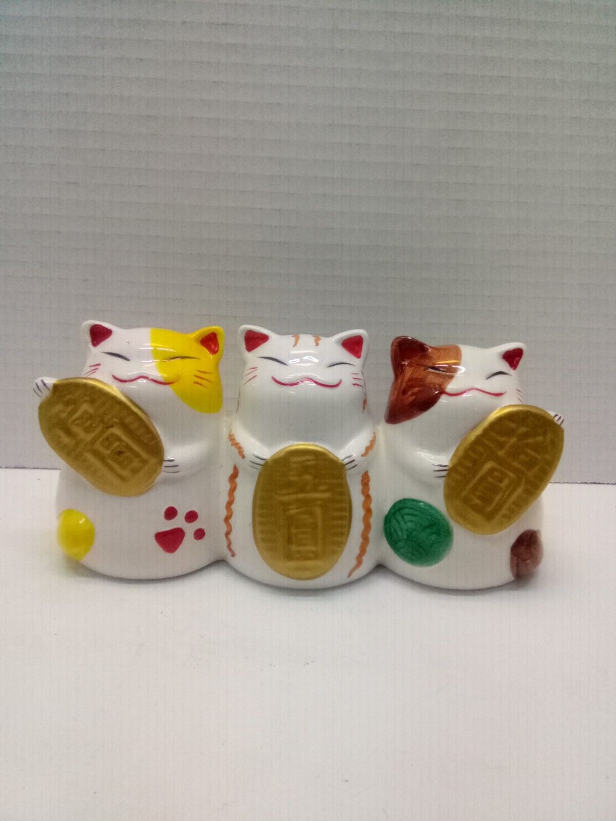 Japanese Lucky Charm White Beckoning Cats Bank 3 Cats 71/2\