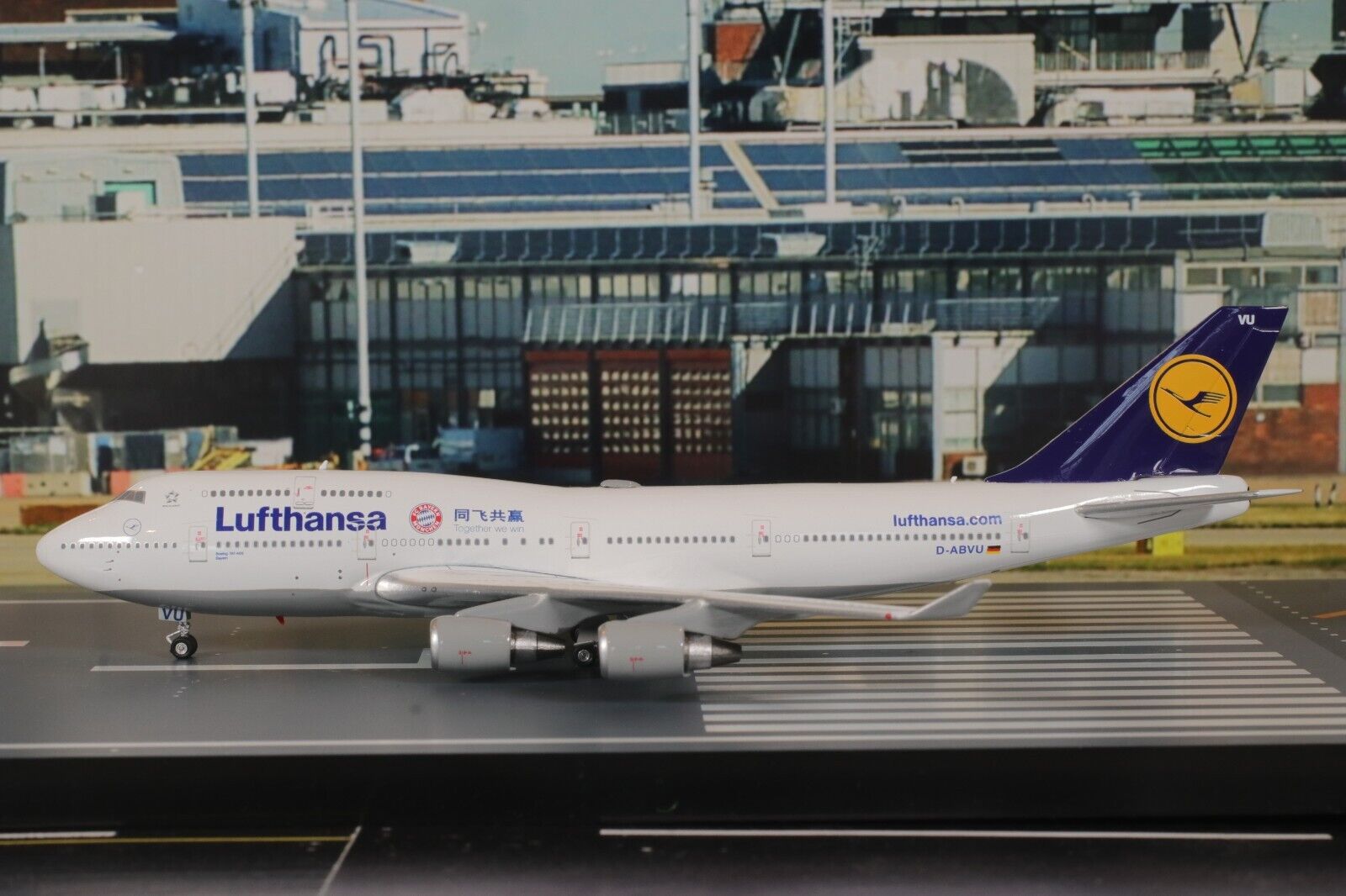 1:400 Lufthansa B 747-400 D-ABVU