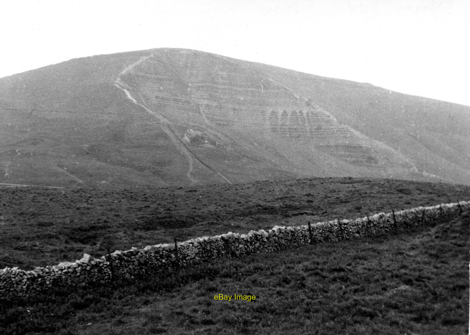 Photo 6x4 Mam Tor -1957 A spectacular cliff of mobile shale which eventua c1957