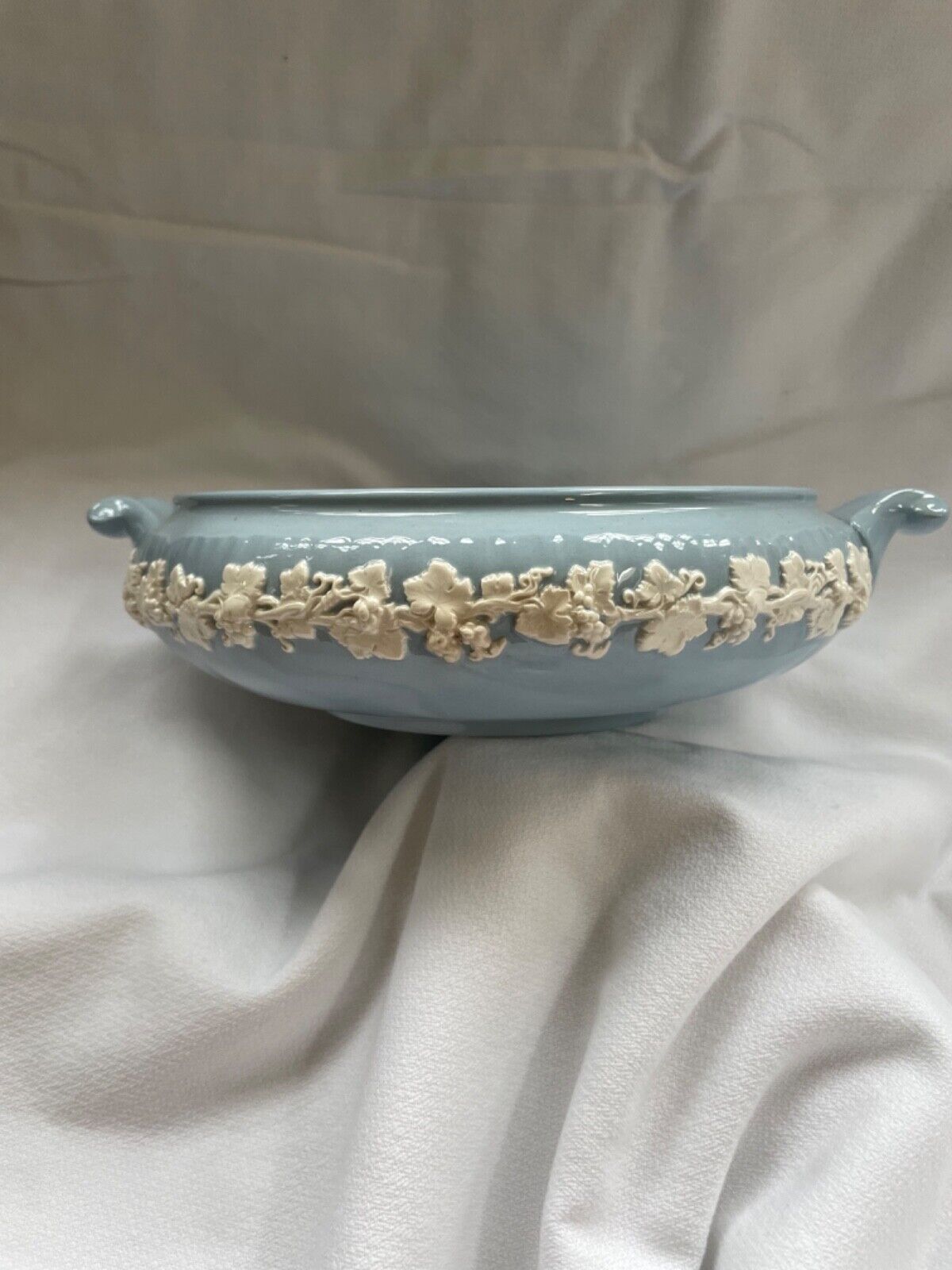 Wedgwood Queen’s Ware Cream on Lavender shell edge  vegetable serving bowl