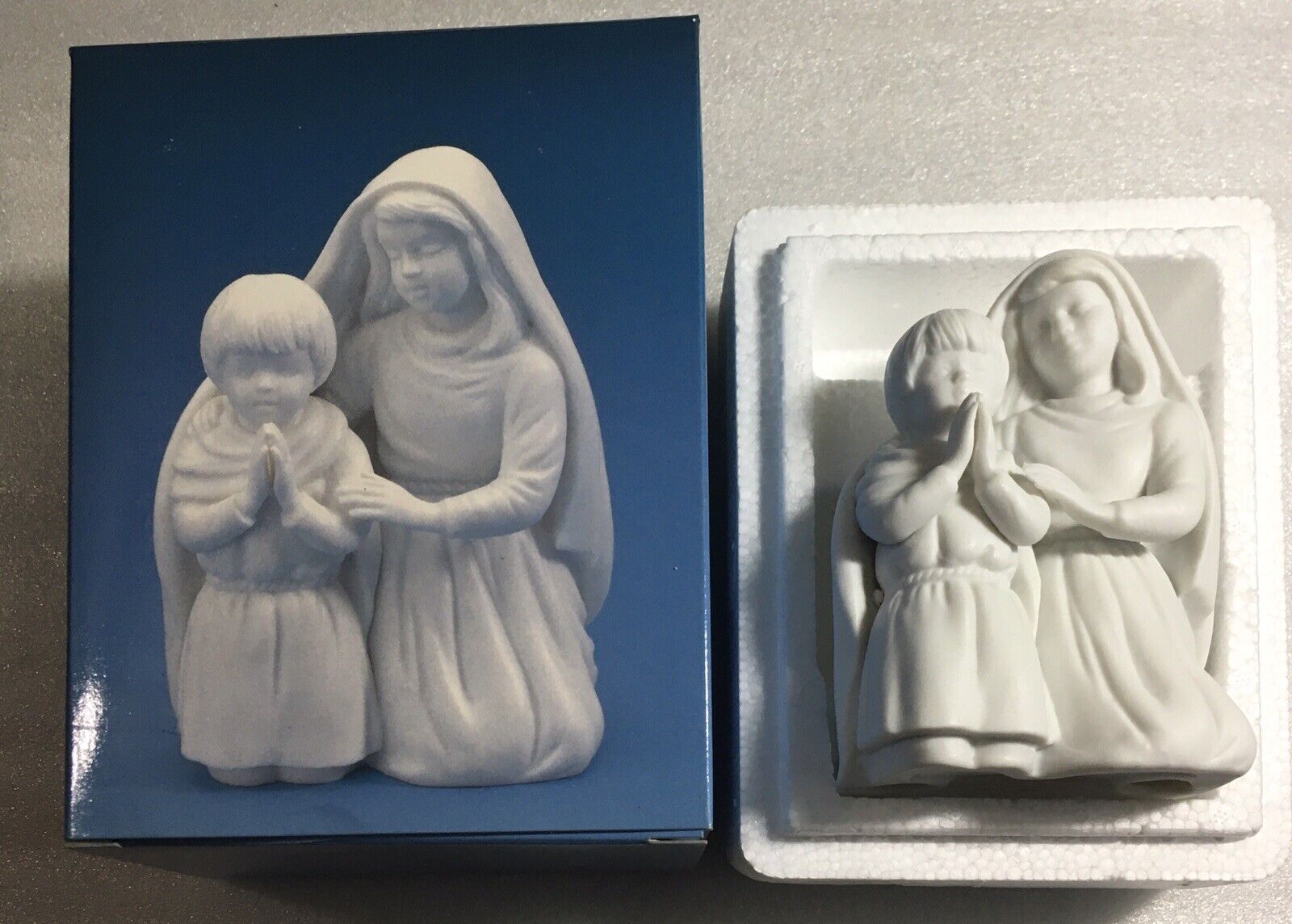 AVON Nativity Collection Children in Prayer 1991 Porcelain Figurine VINTAGE NEW
