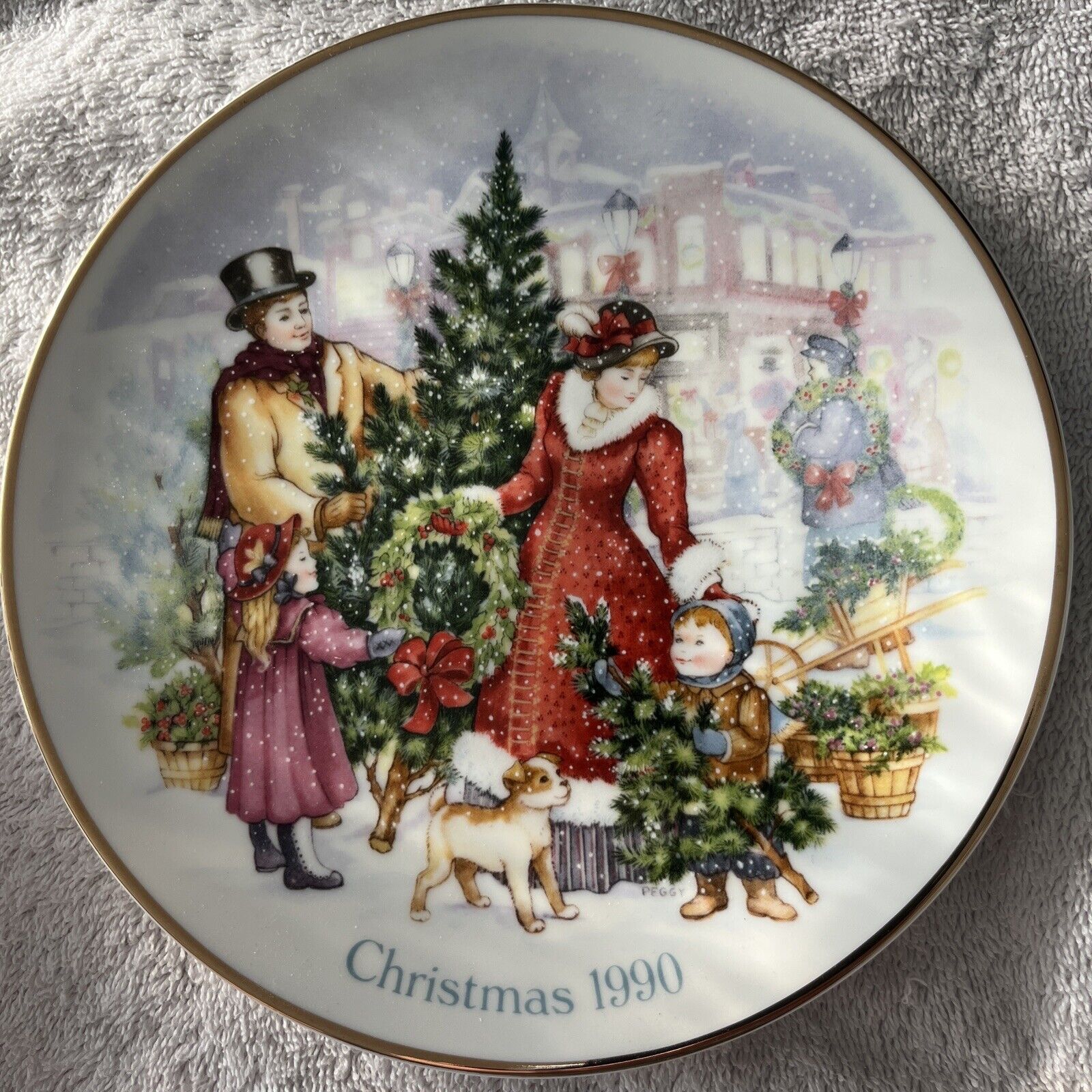 Avon 1990 Christmas Plate - Santa's Loving Touch - 22K GoldTrim