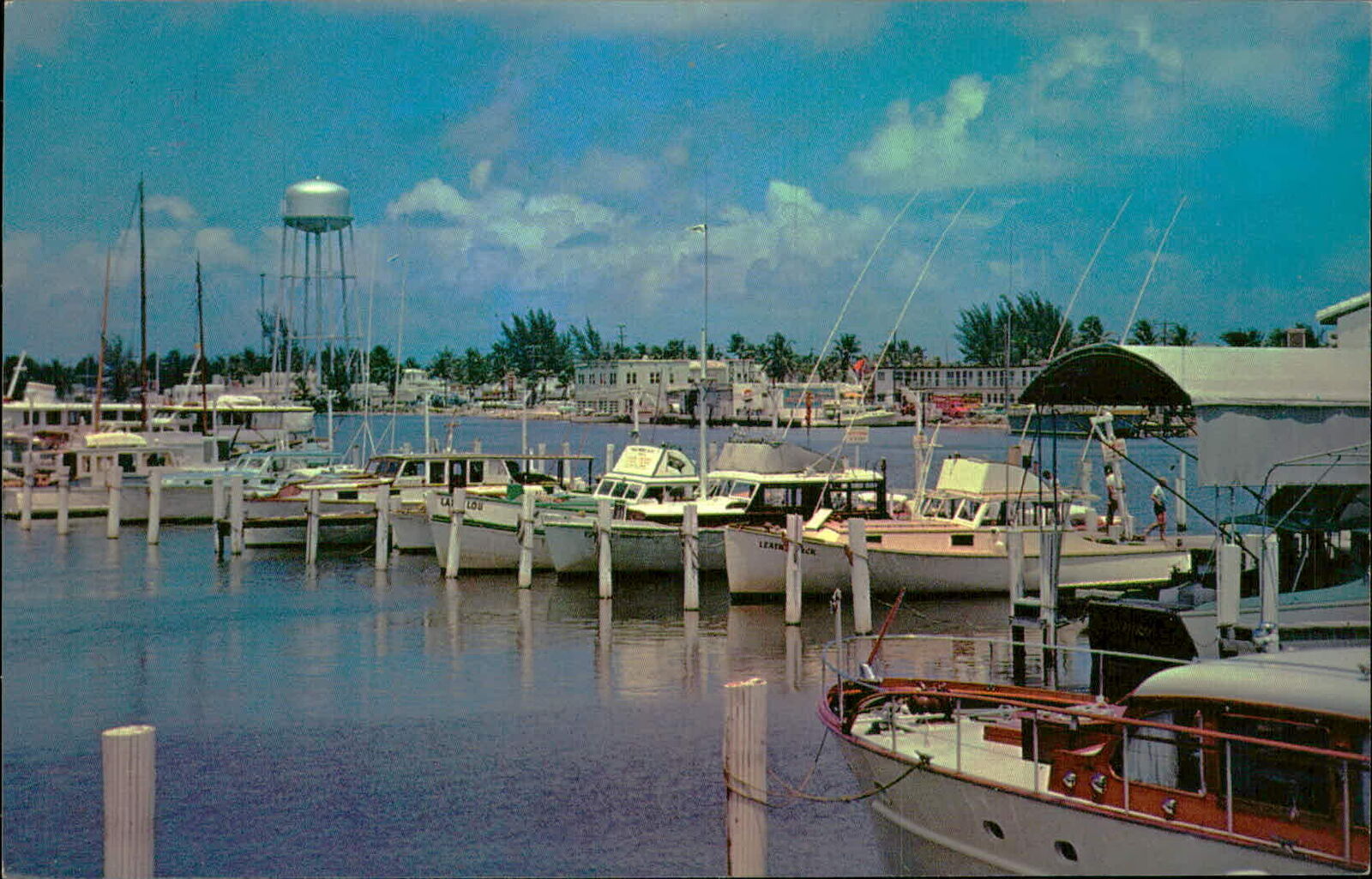 Postcard: FAMOUS YACHT BASIN AT HOLLYWOOD-BY-THE-SEA, FLORIDA