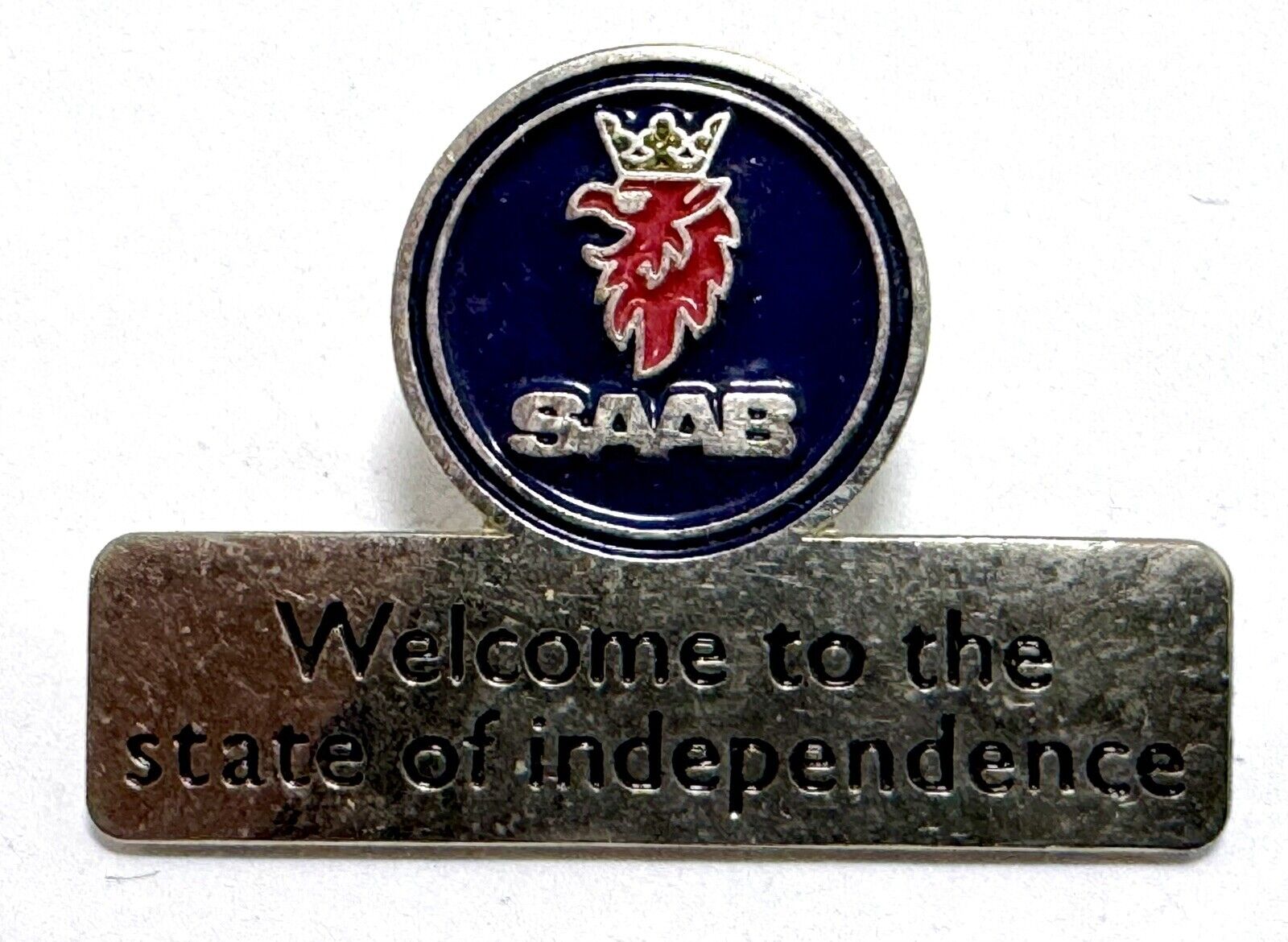 SAAB Automotive Lapel Tie Pin “Welcome To The State Of Independence” Import Car