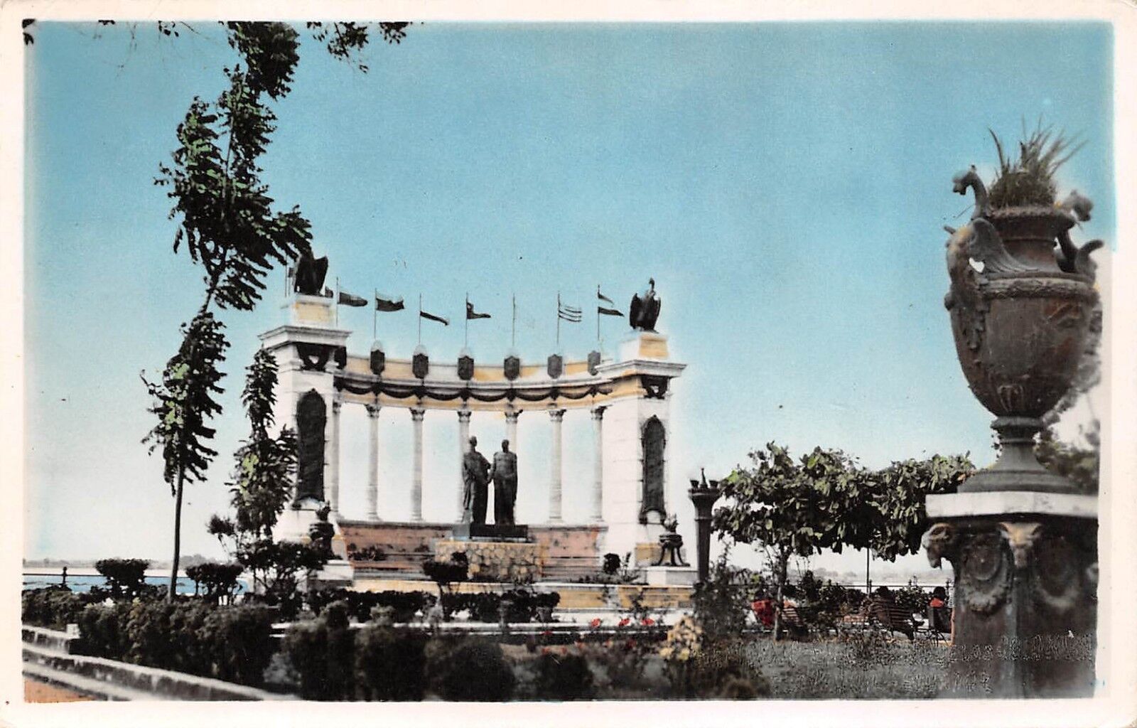 GUAYAQUIL, ECUADOR, BOLIVAR & SAN MARTIN MONUMENT, TINTED REAL PHOTO PC c 1940\'s