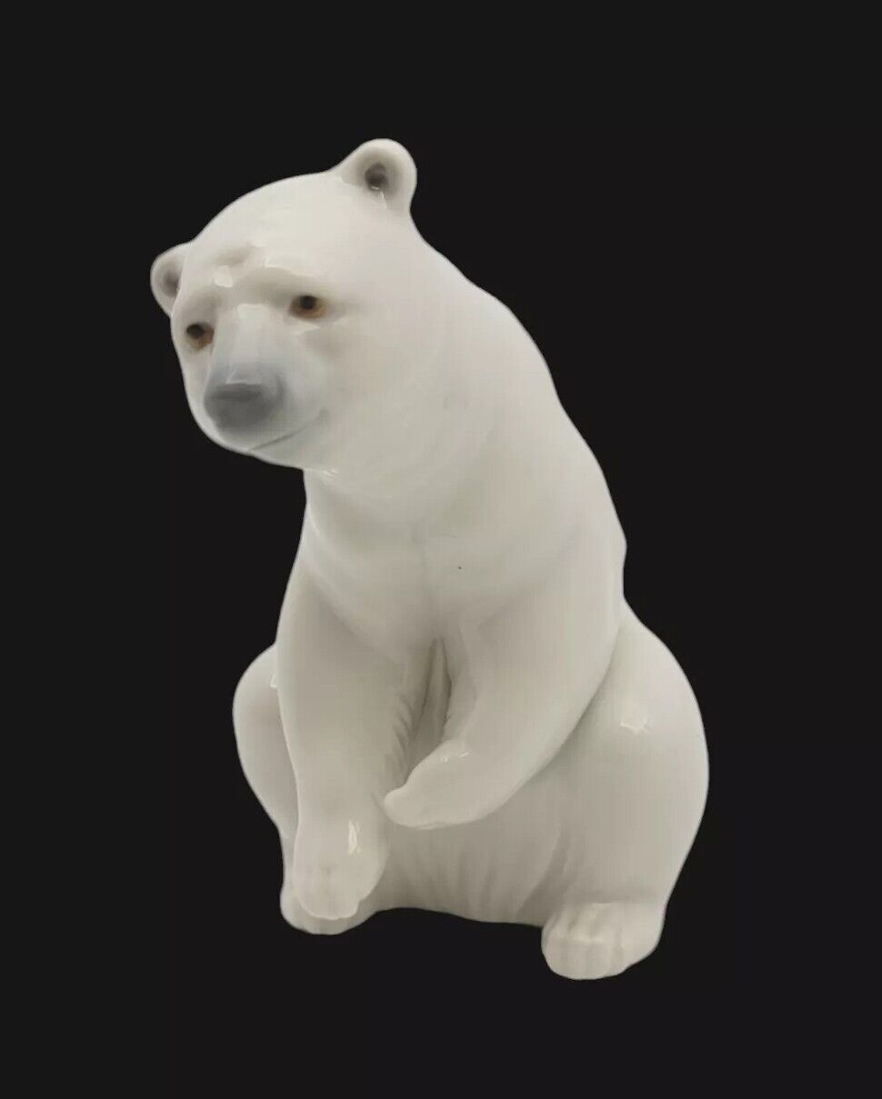 Lladro 1208 Resting Polar Bear Figurine Porcelain White Bear Sitting Seated