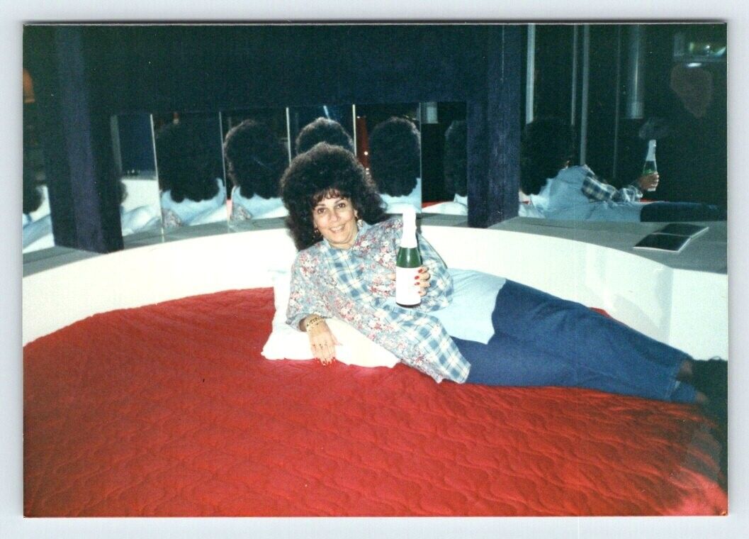 Vintage Photo Pretty Woman At Romantic Resort Hotel Bed Poconos 1980's R161A