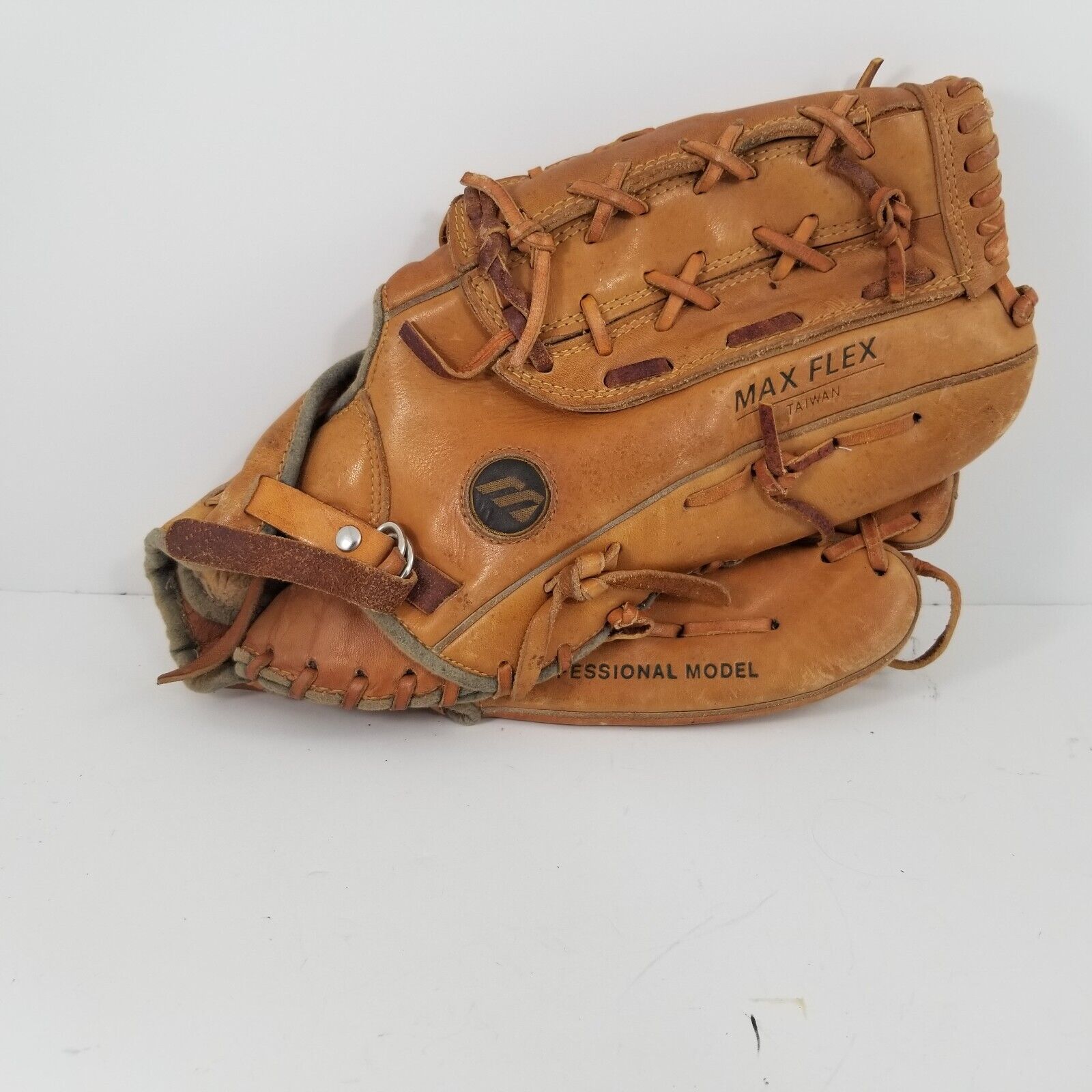 Vintage Mizuno Leather Baseball Glove MT600FB Professional Model RHT