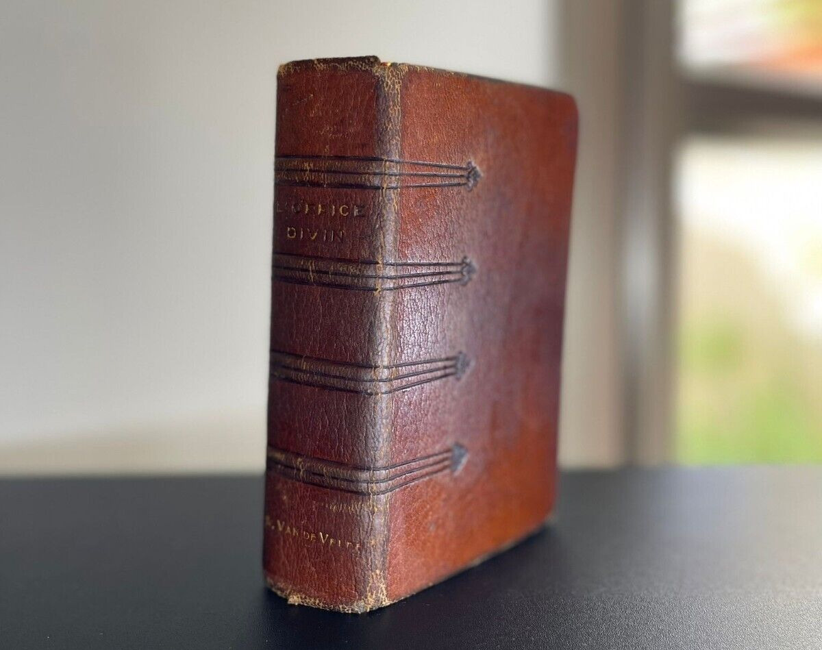L'OFFICE DIVIN A. VAN DE Antique Book 1921 small Embossed leather French⭐