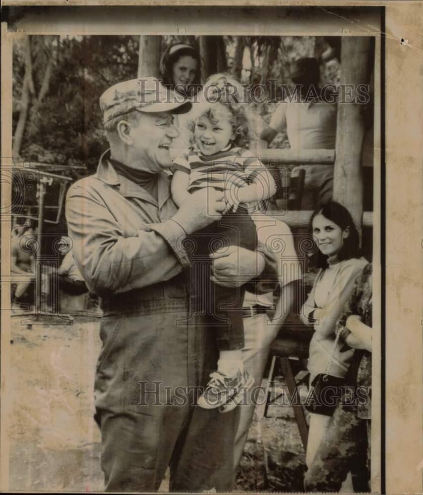 1968 Press Photo Marisa Carmela visits her father, John Wayne at Hollywood set