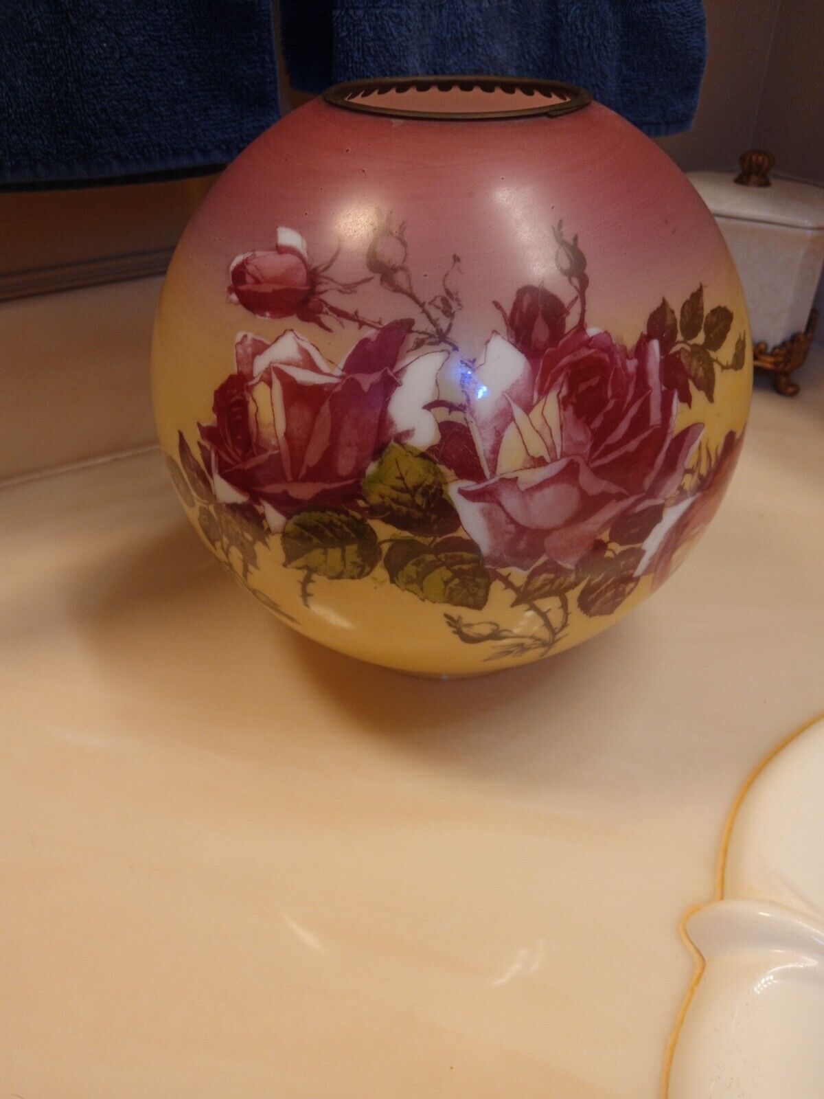 Antique/Vintage Victorian Oil/Kerosene Lamp Ball Shade GWTW/Banquet Roses Great