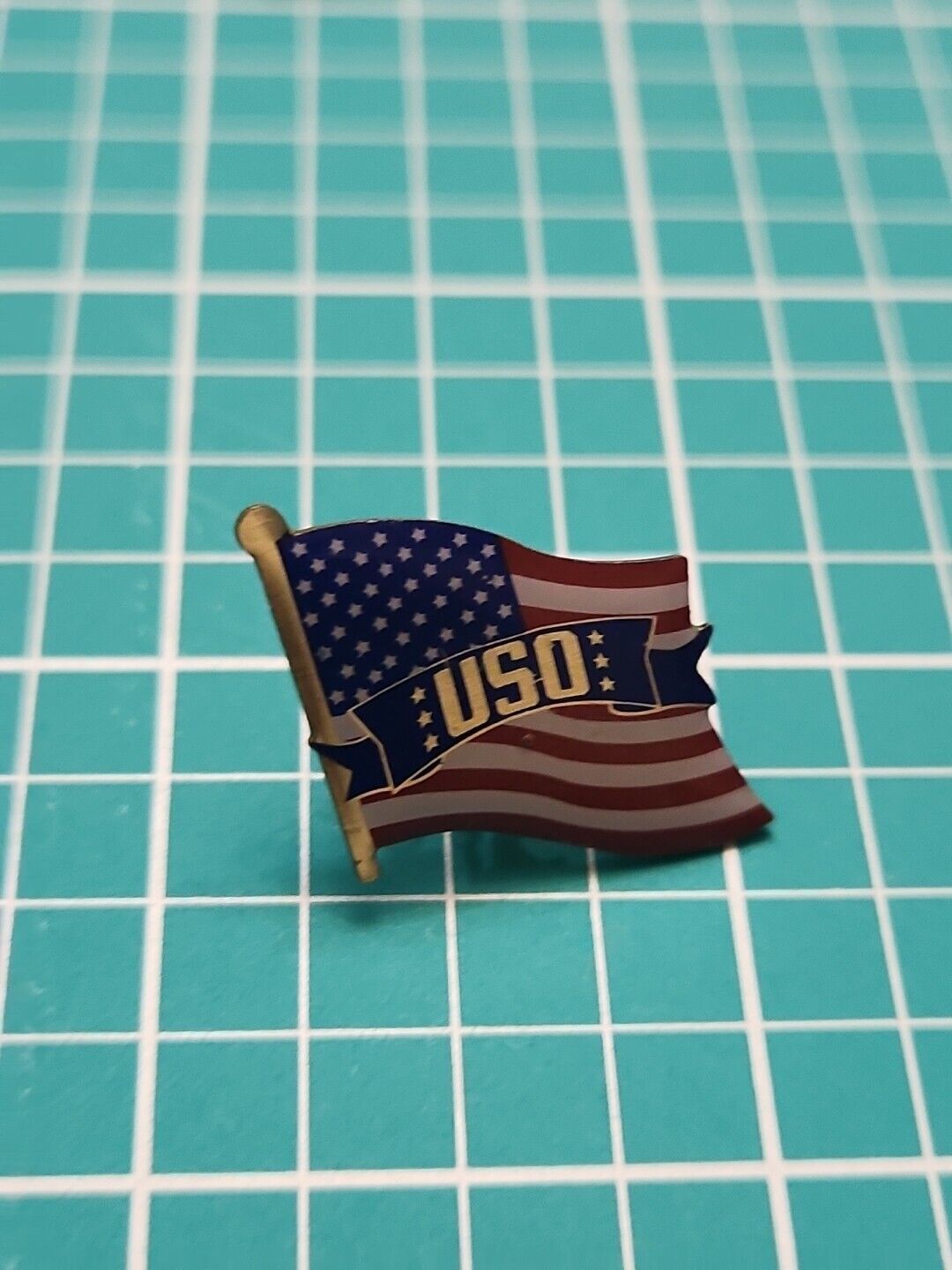 Vtg 🇺🇸 USA FLAG USO Gold Tone Lapel Pin