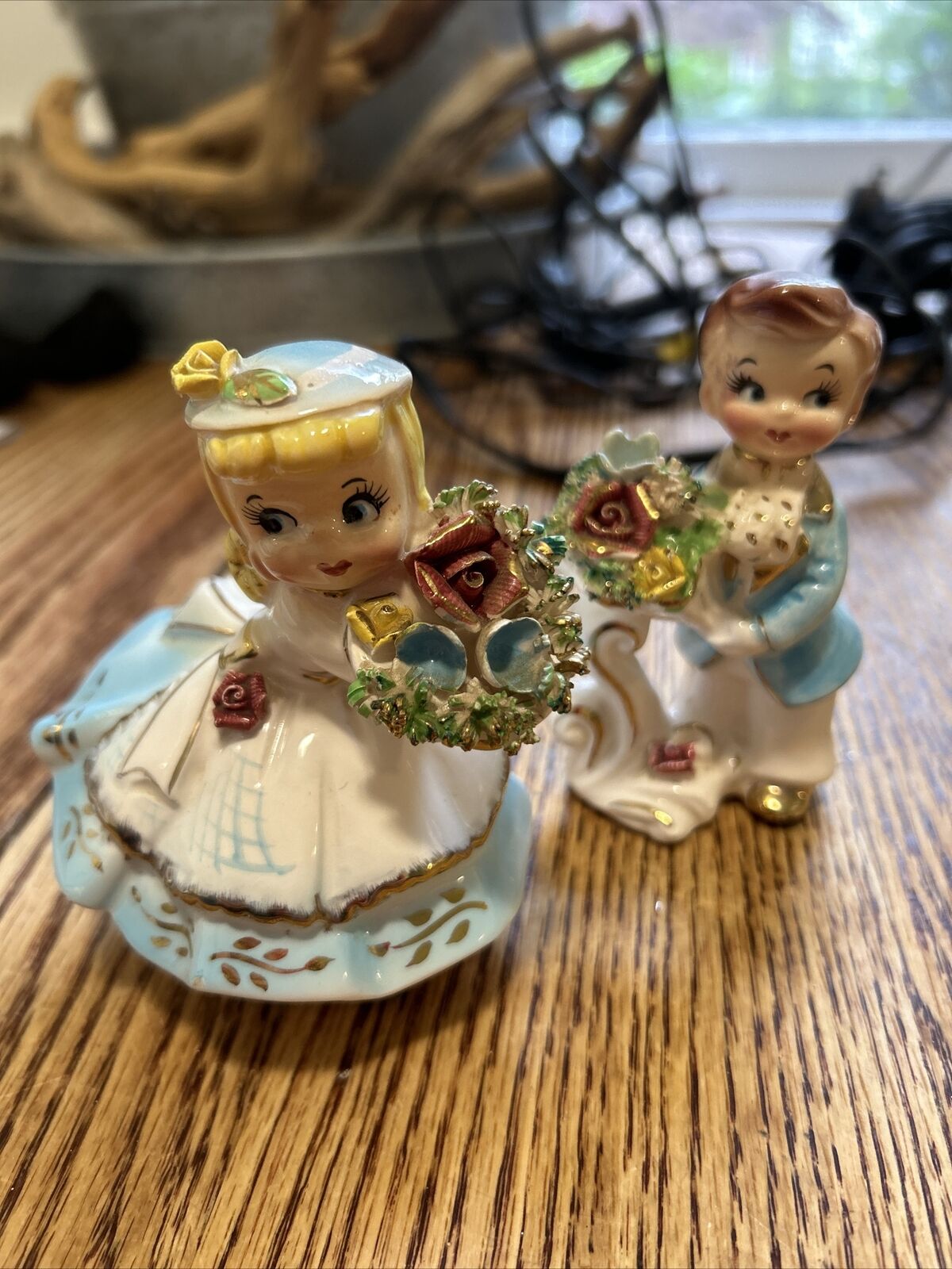 Vintage ARNART Porcelain Boy And Girl with Flowers Bouquet 4