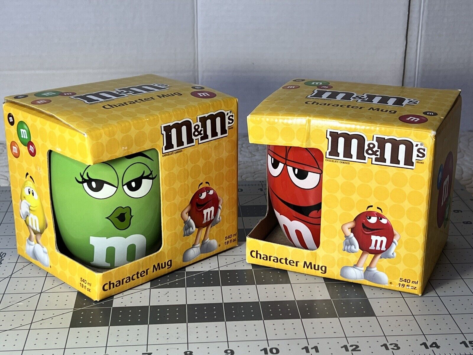 M & M\'s World 19 Ounce Character Coffee Mugs Green & Red | Nice Couples Gifts