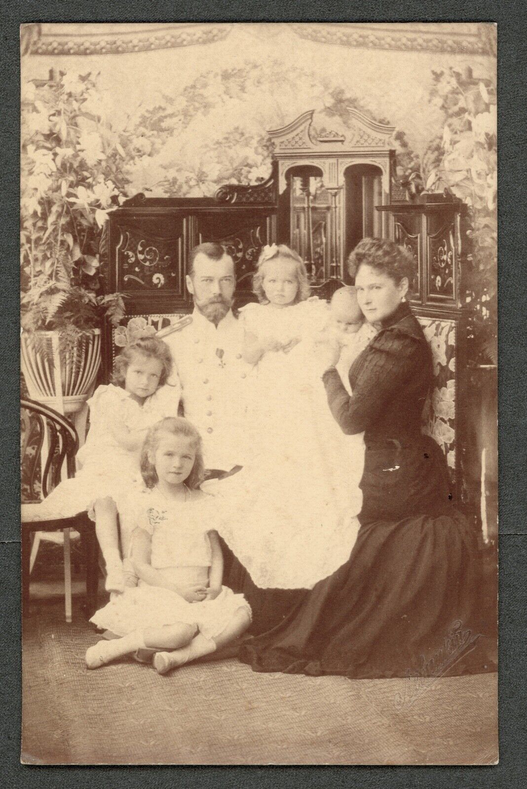 NICHOLAS II with ROMANOV FAMILY Original Cabinet Card • All Slaughtered in 1918