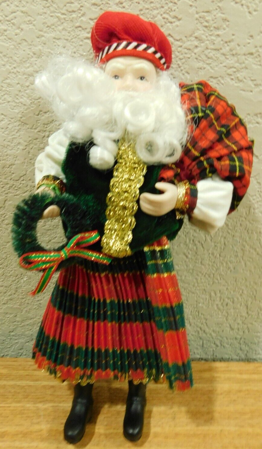 Santa Clause With Bag Of Toys In Kilt Christmas Figure With Wreath Rare
