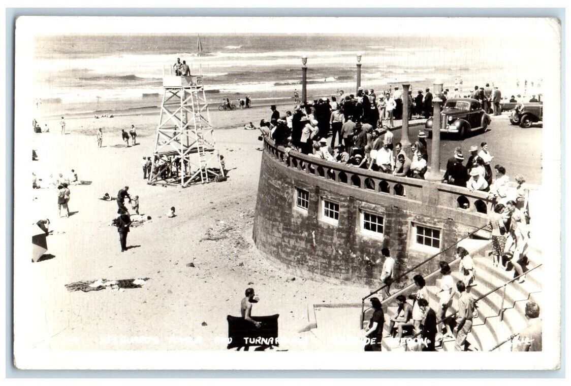 1947 Lifeguard Tower Turnaround Beach Crowd Seaside OR RPPC Photo Postcard