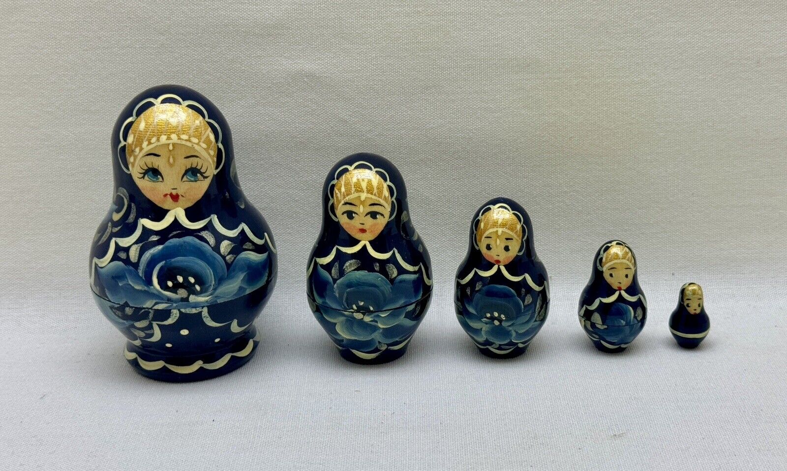 VTG Russian Nesting Stacking Matryoshka Babushka  Dolls Hand Painted & Signed